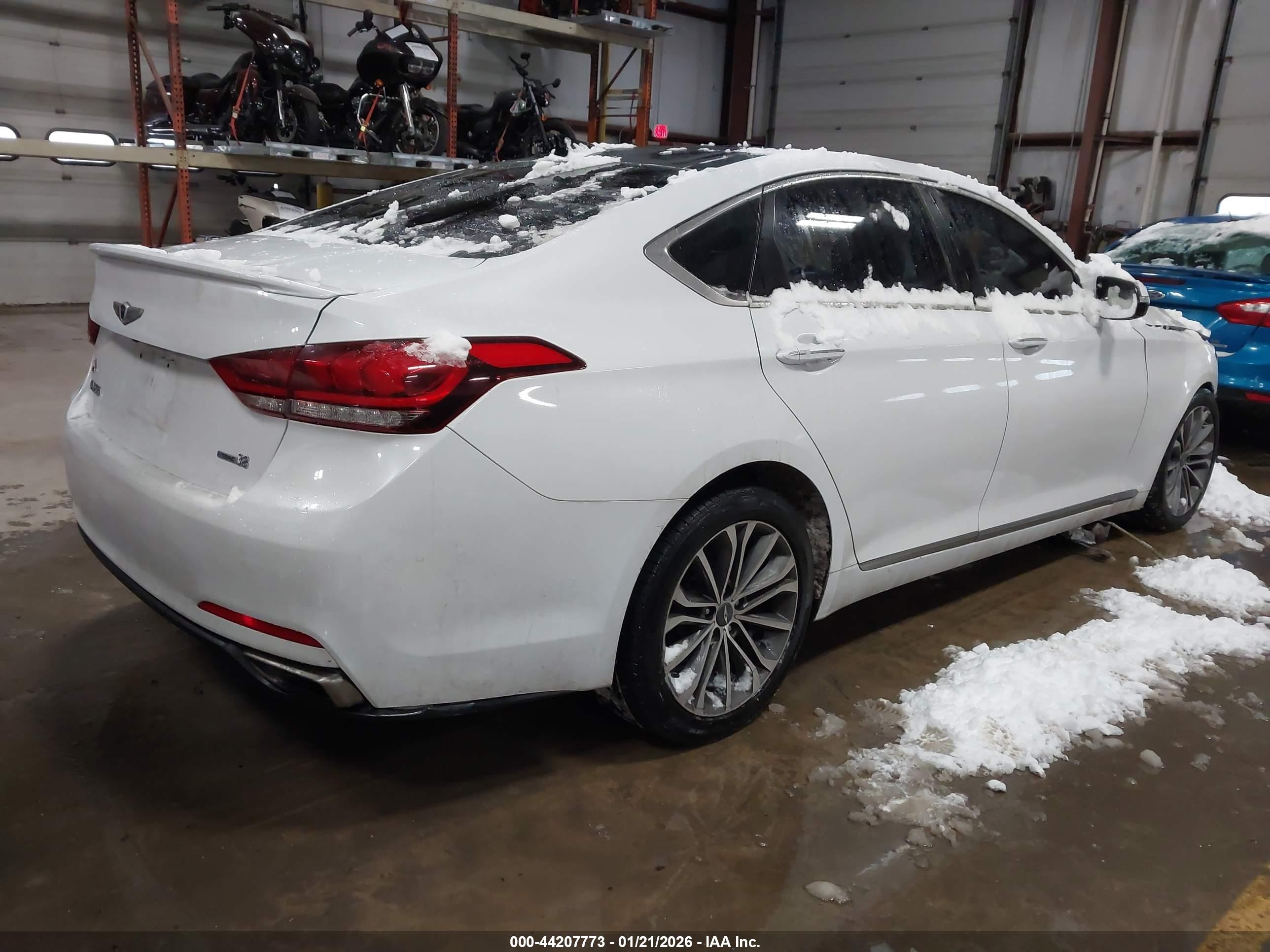 HYUNDAI GENESIS image 4