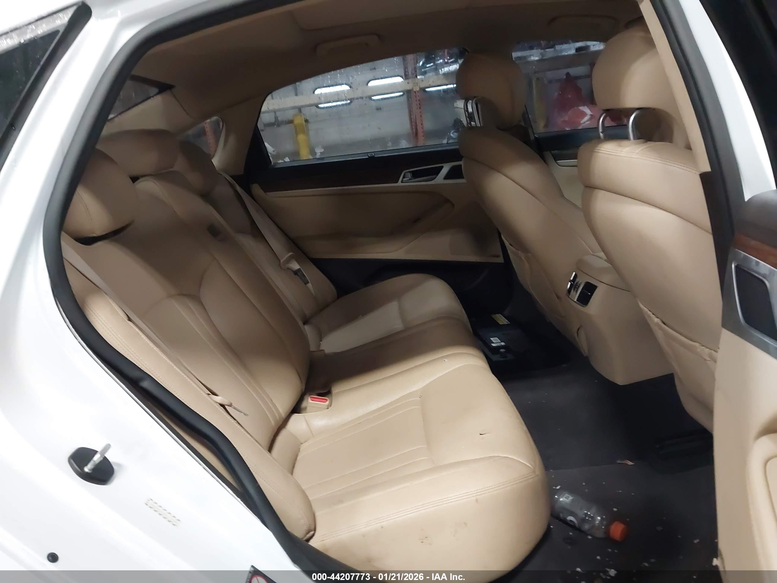 HYUNDAI GENESIS image 8