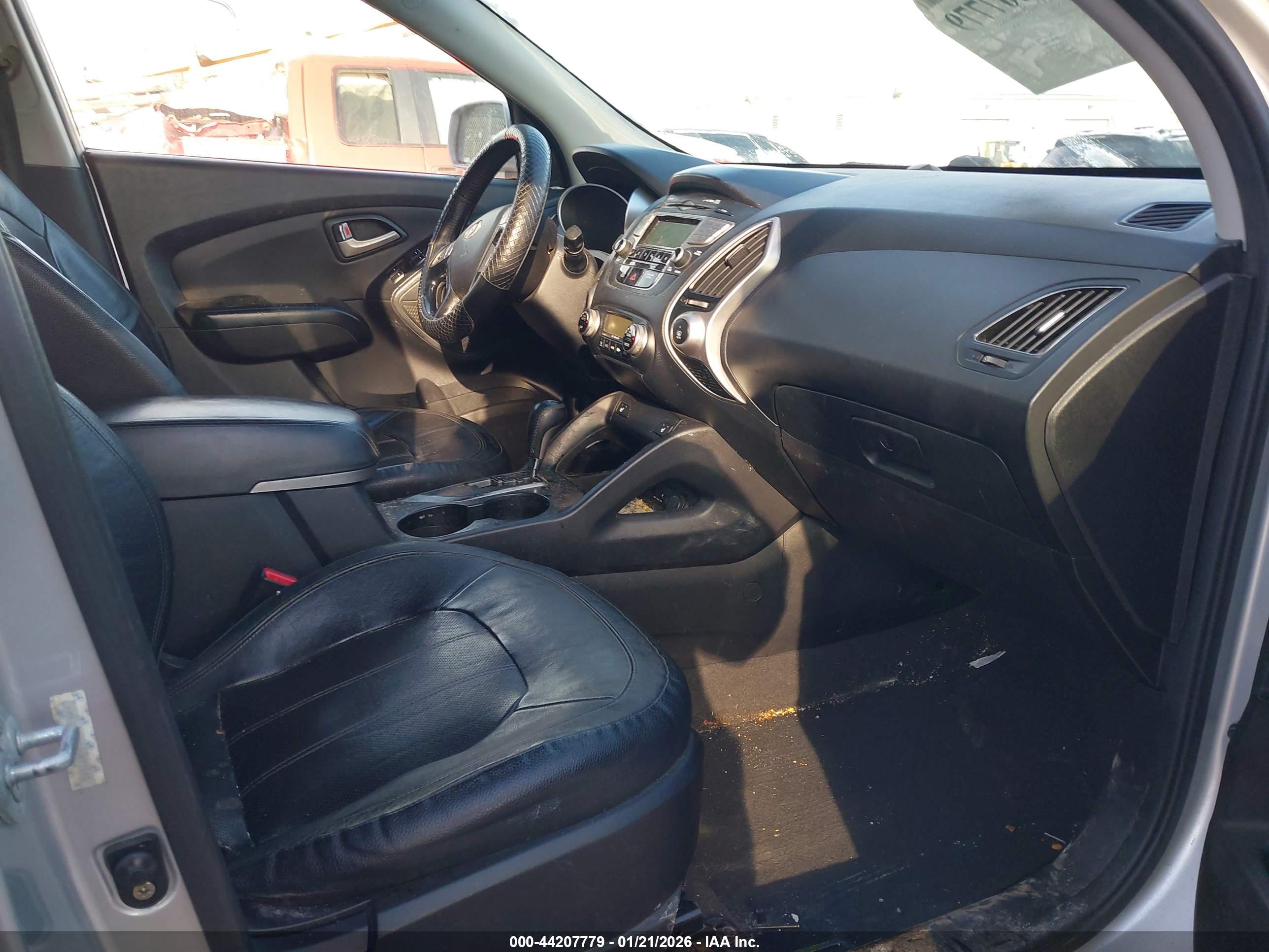 HYUNDAI TUCSON image 5