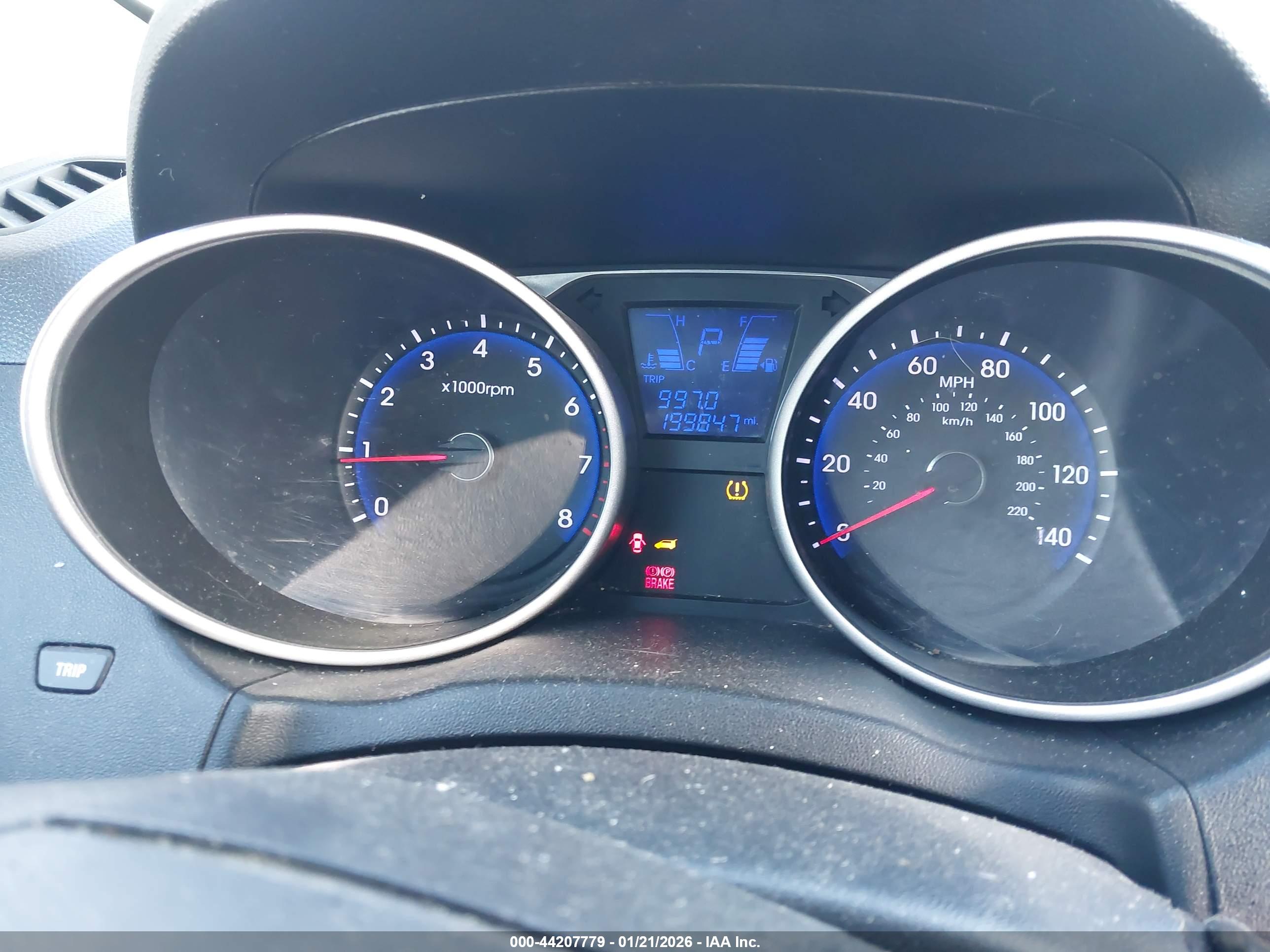 HYUNDAI TUCSON image 7