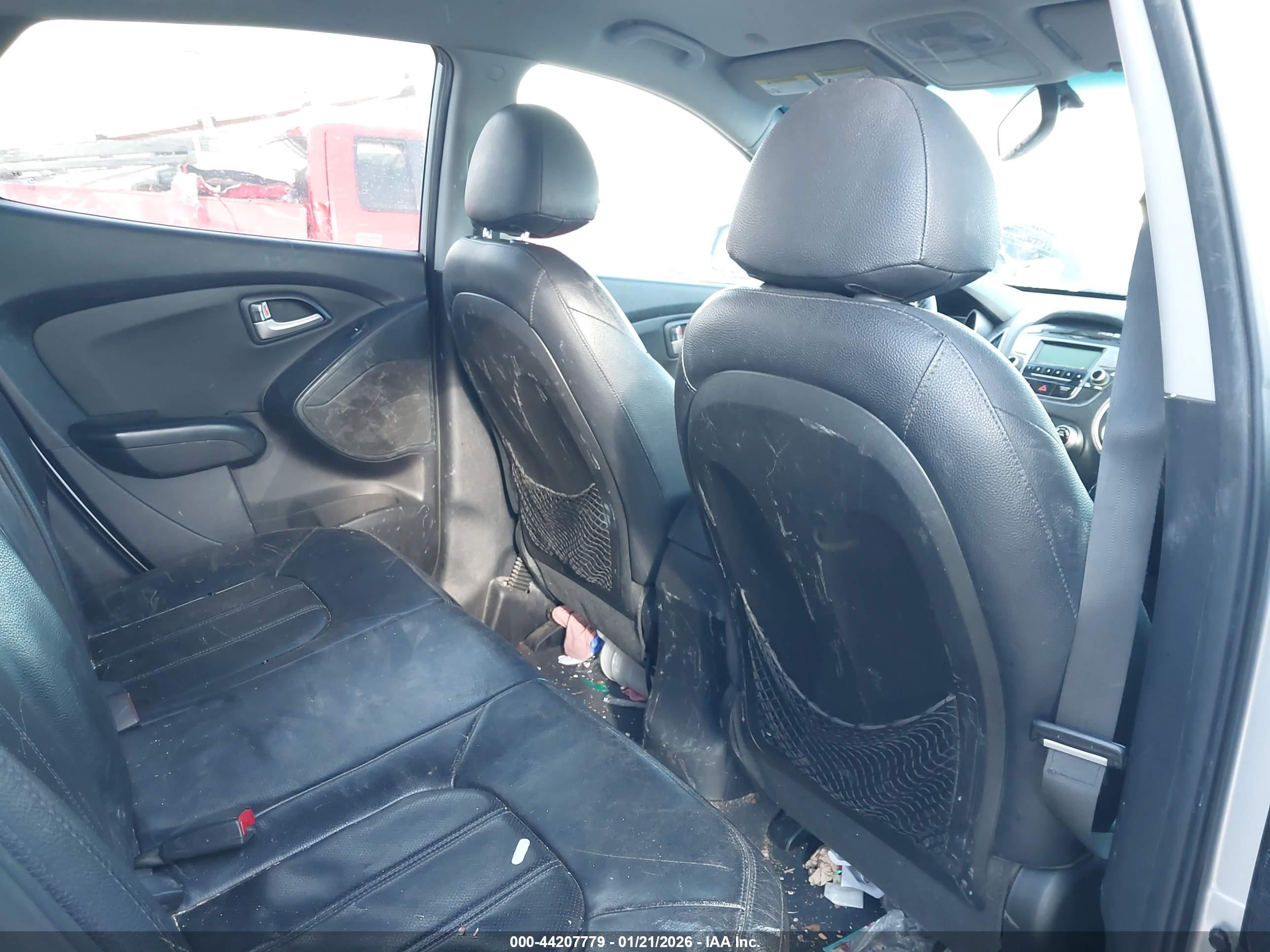 HYUNDAI TUCSON image 8