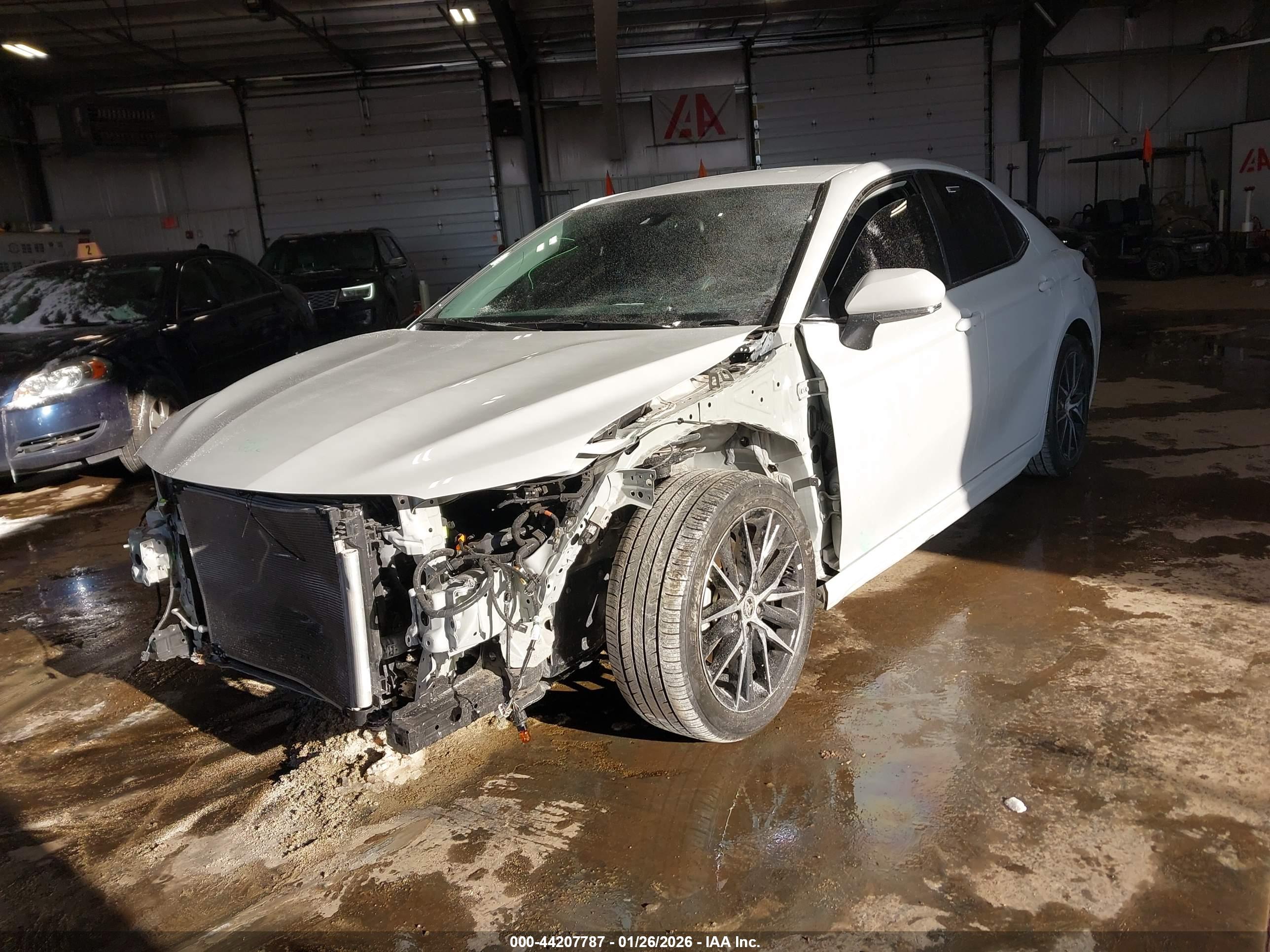 TOYOTA CAMRY image 2
