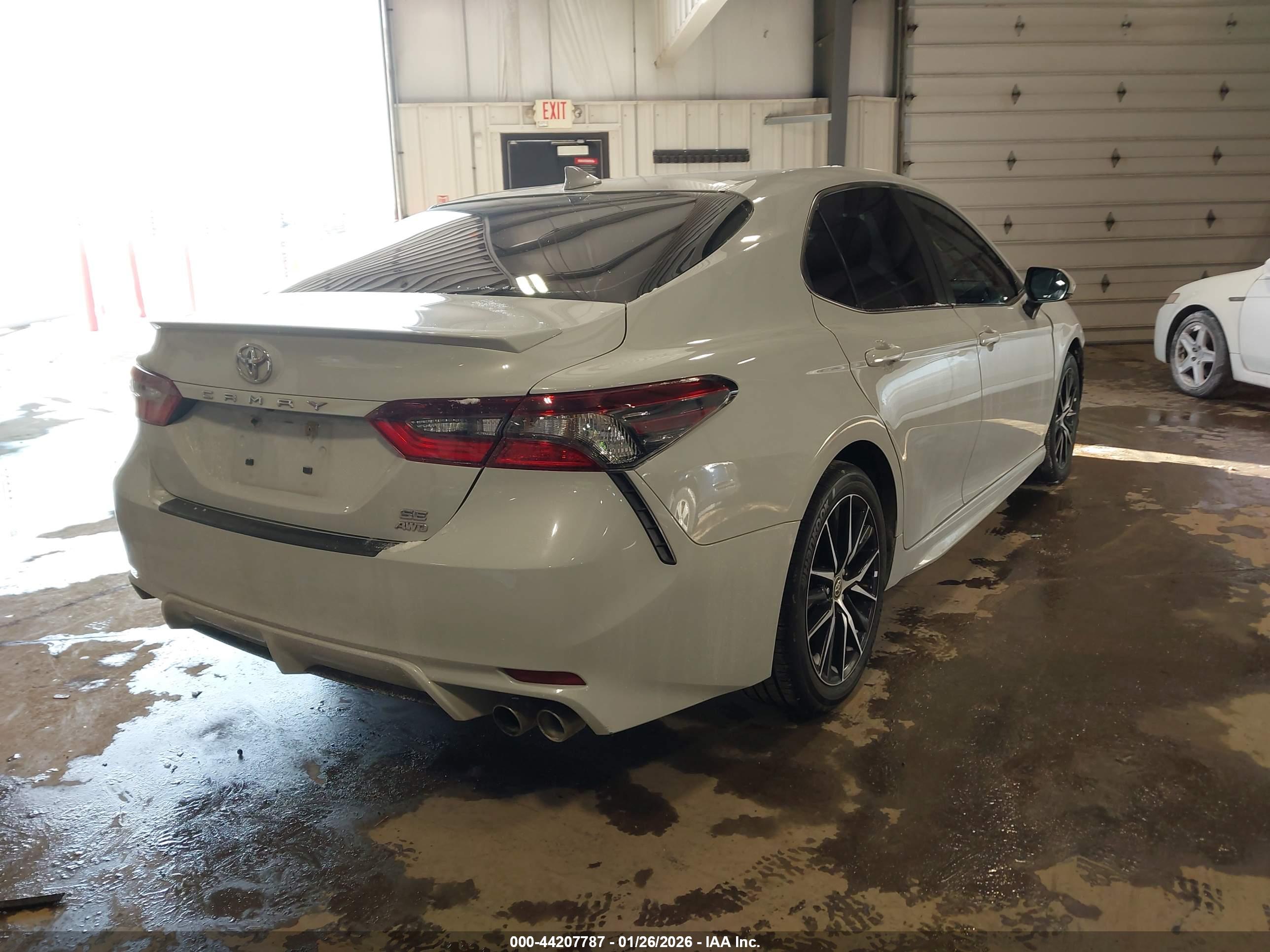 TOYOTA CAMRY image 4