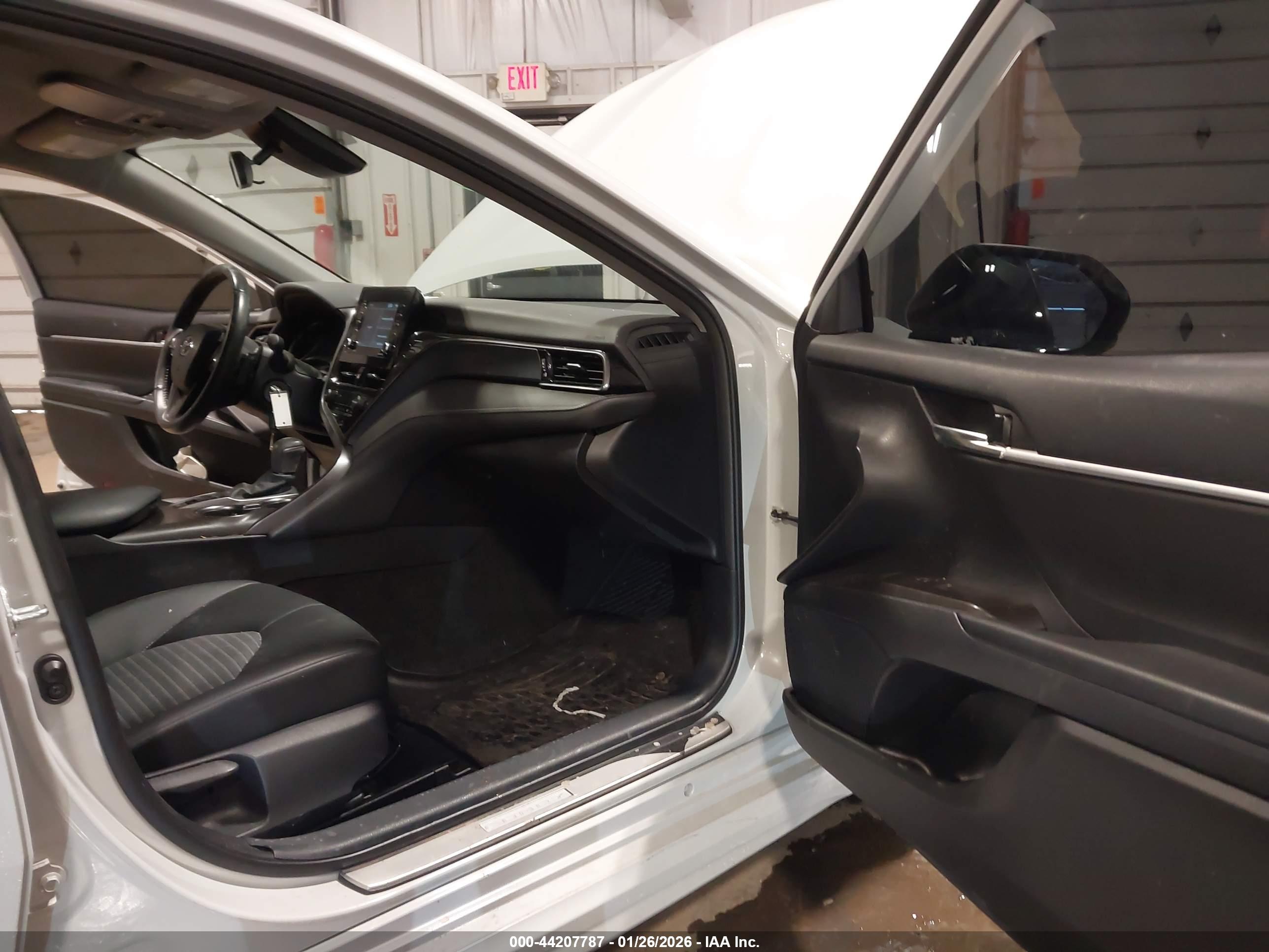 TOYOTA CAMRY image 5
