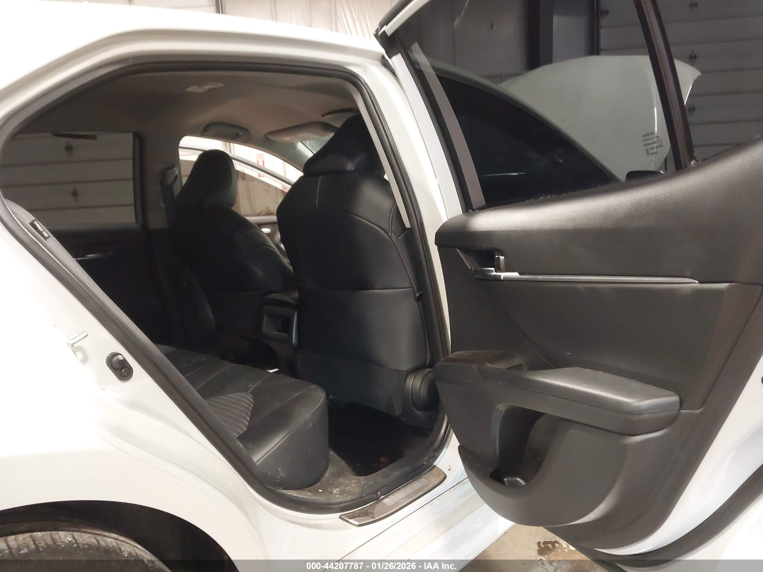 TOYOTA CAMRY image 8