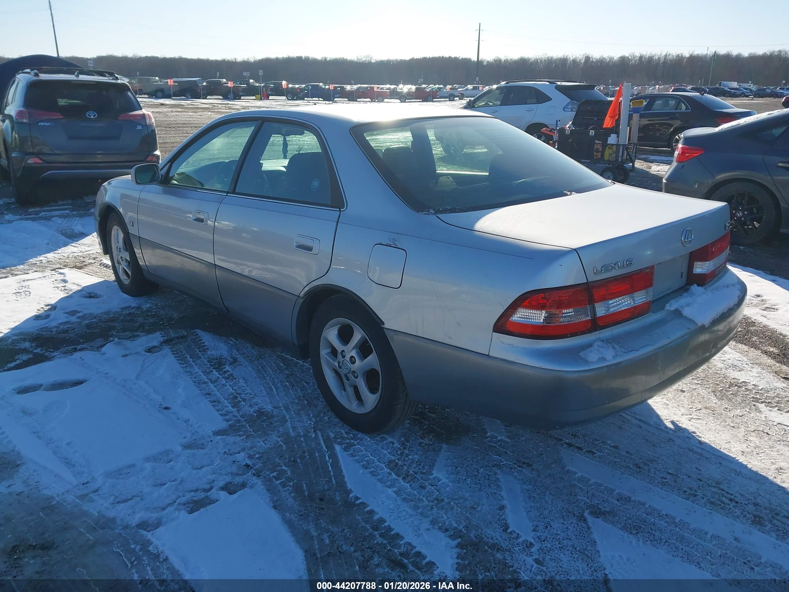 LEXUS ES image 3