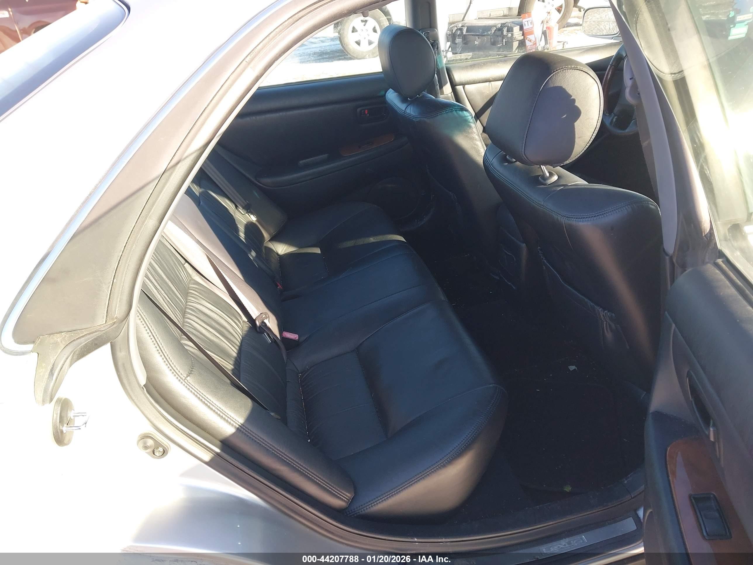 LEXUS ES image 8