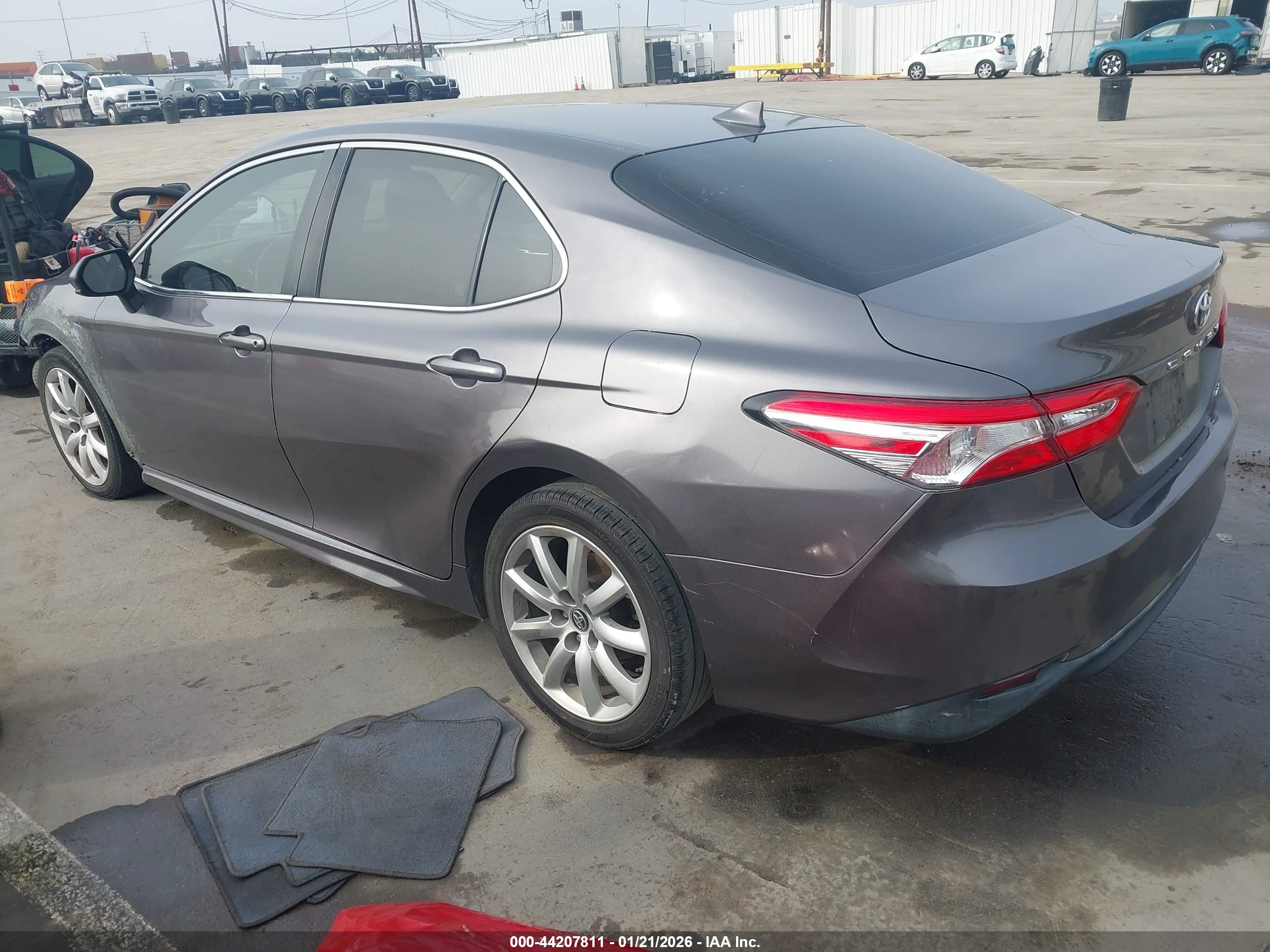 TOYOTA CAMRY image 3
