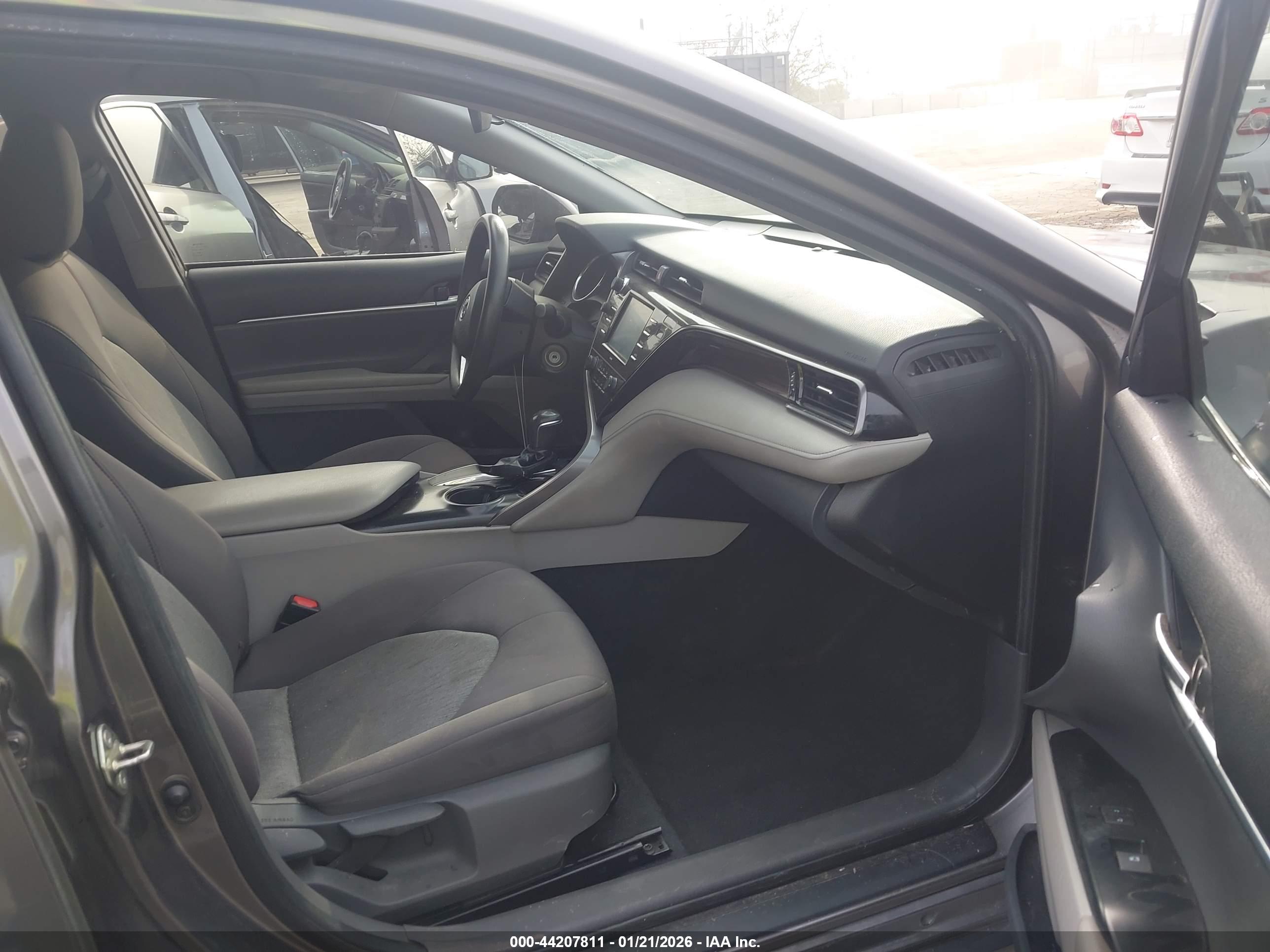 TOYOTA CAMRY image 5