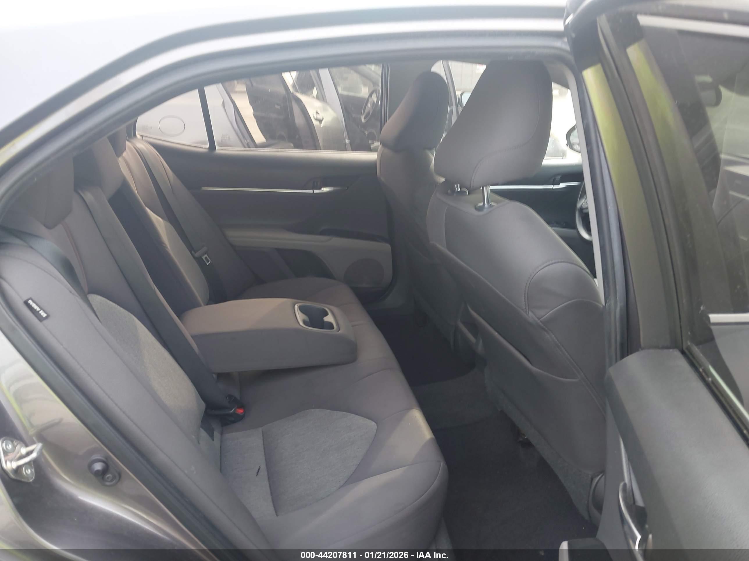 TOYOTA CAMRY image 8