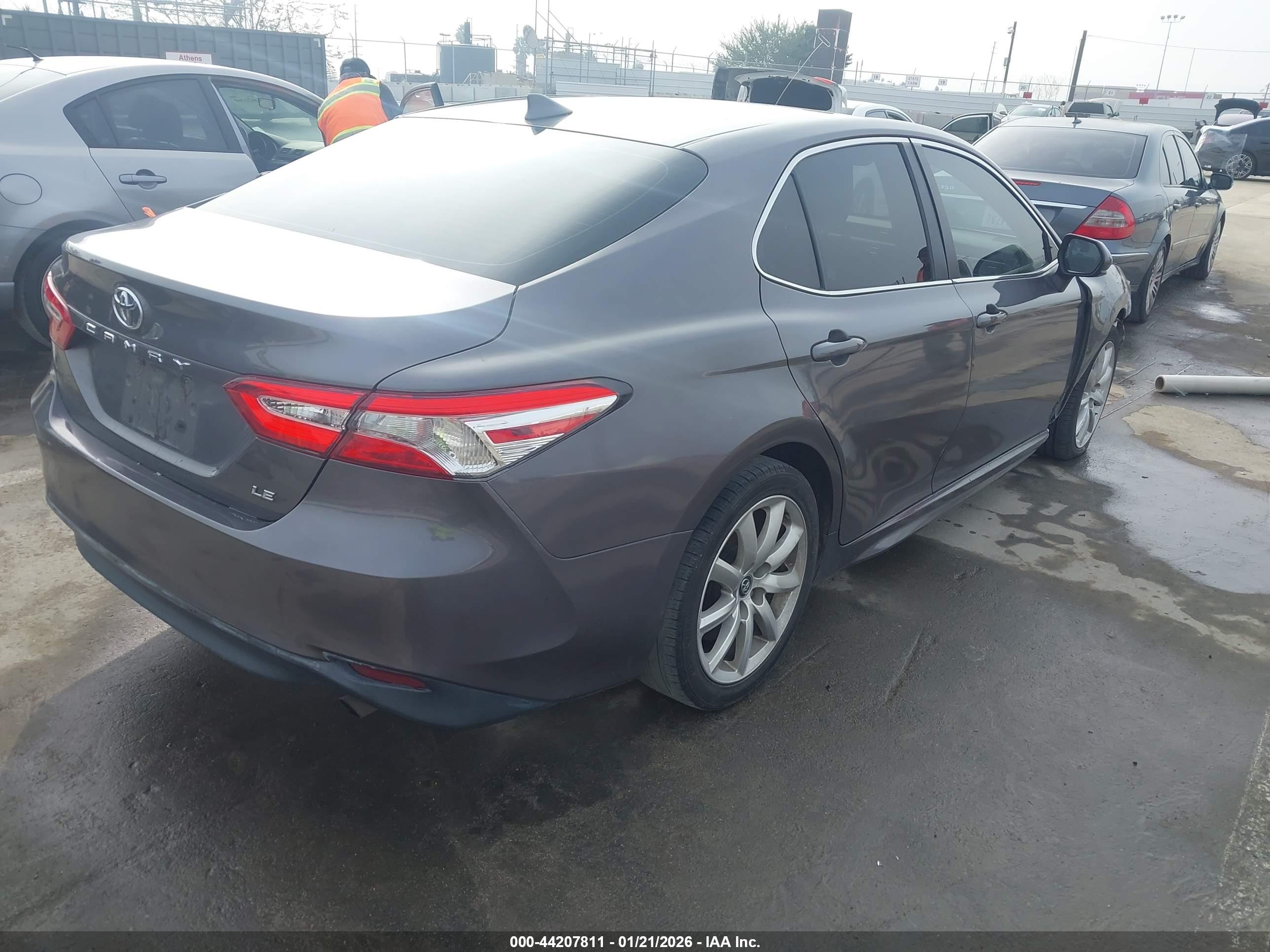 TOYOTA CAMRY image 9