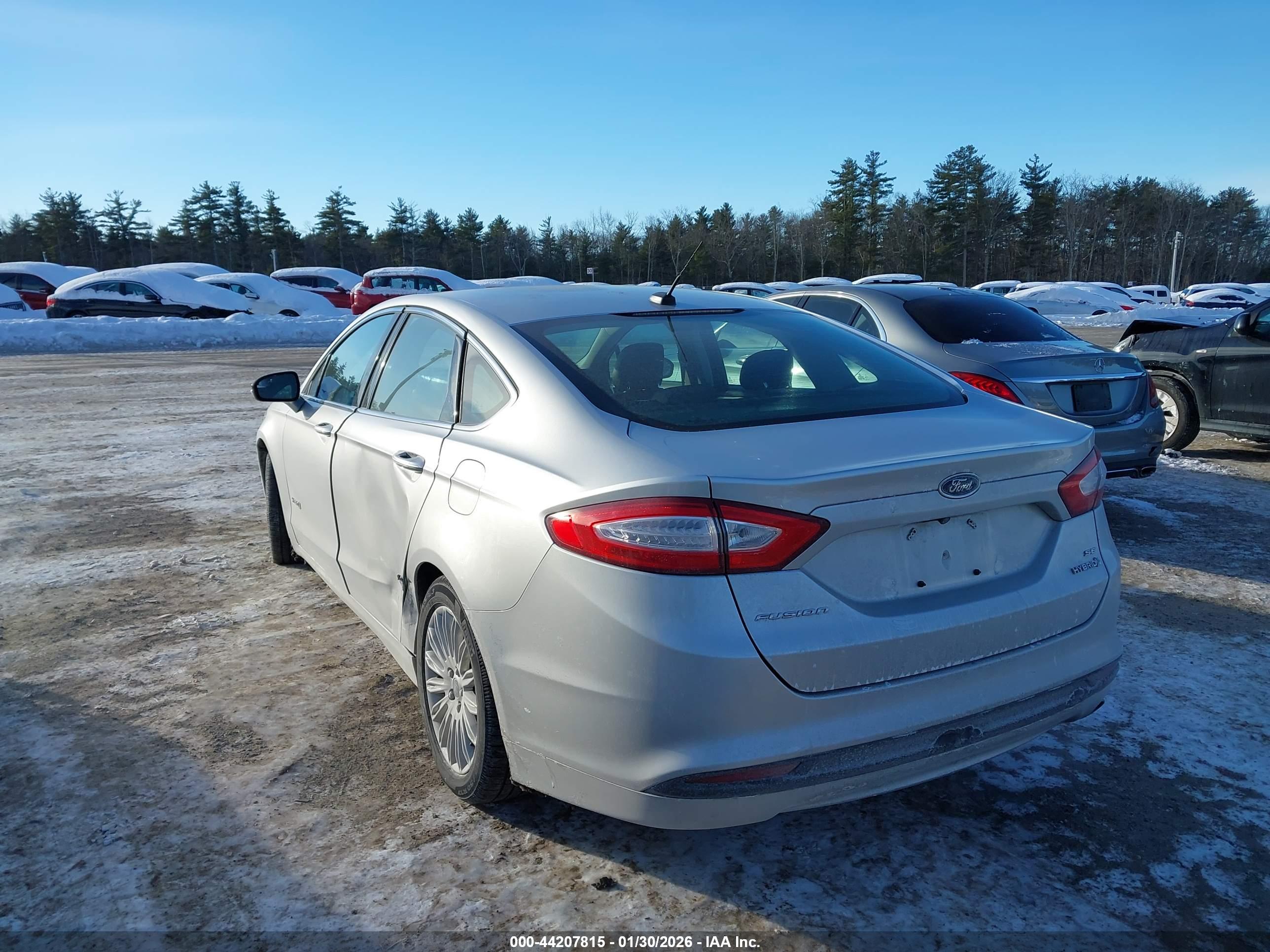 FORD FUSION image 3