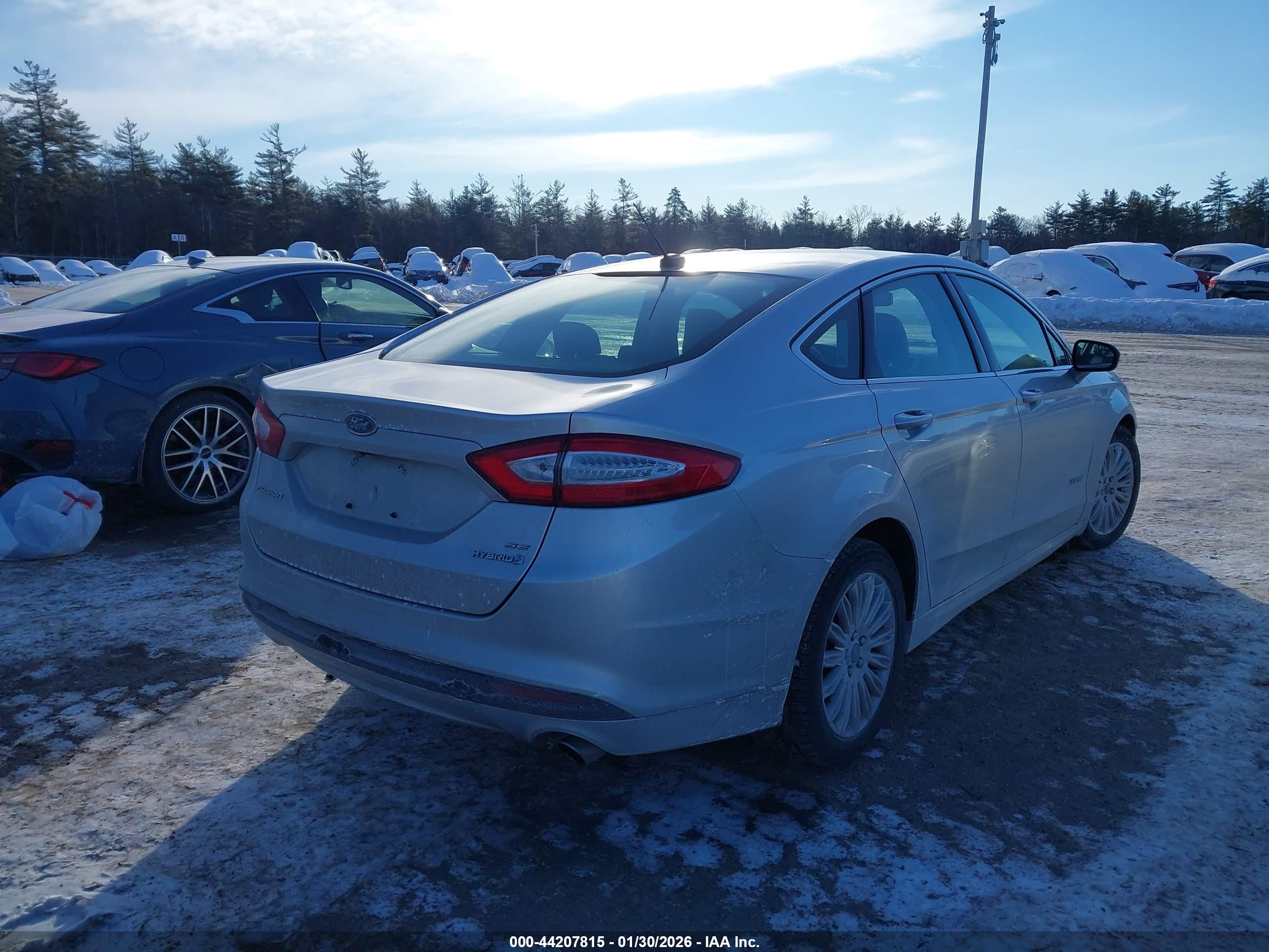 FORD FUSION image 4