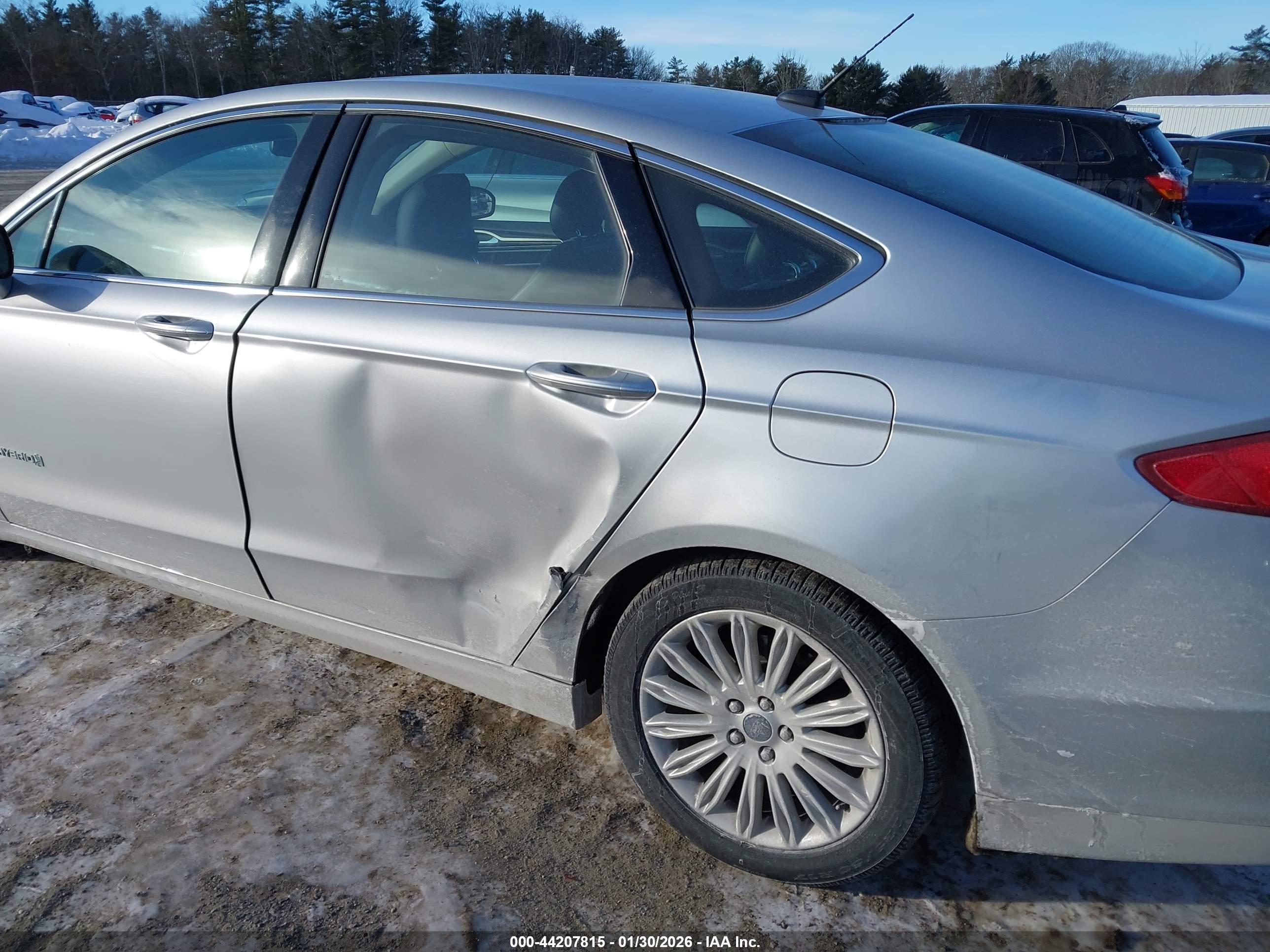 FORD FUSION image 6
