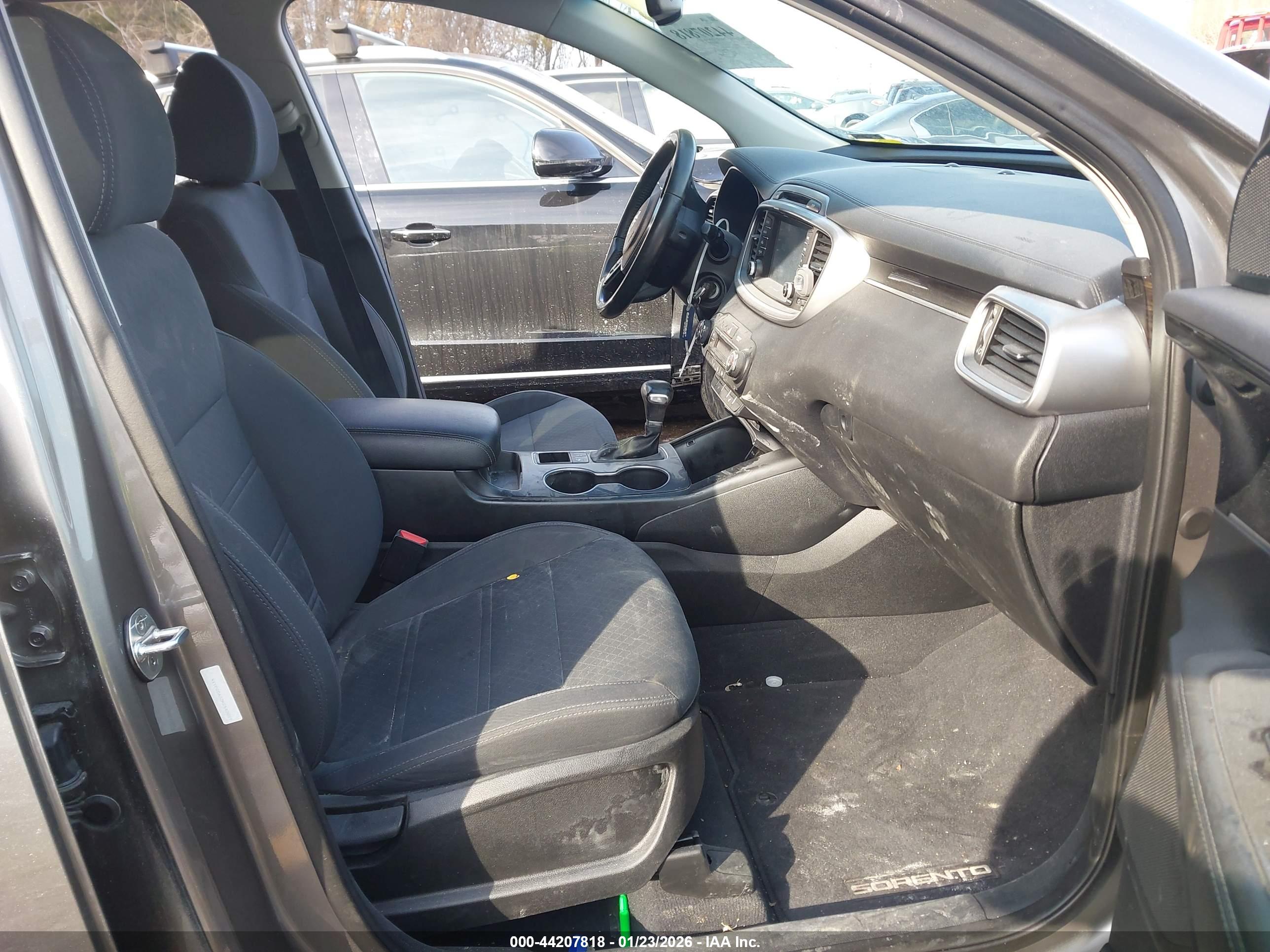 KIA SORENTO image 5