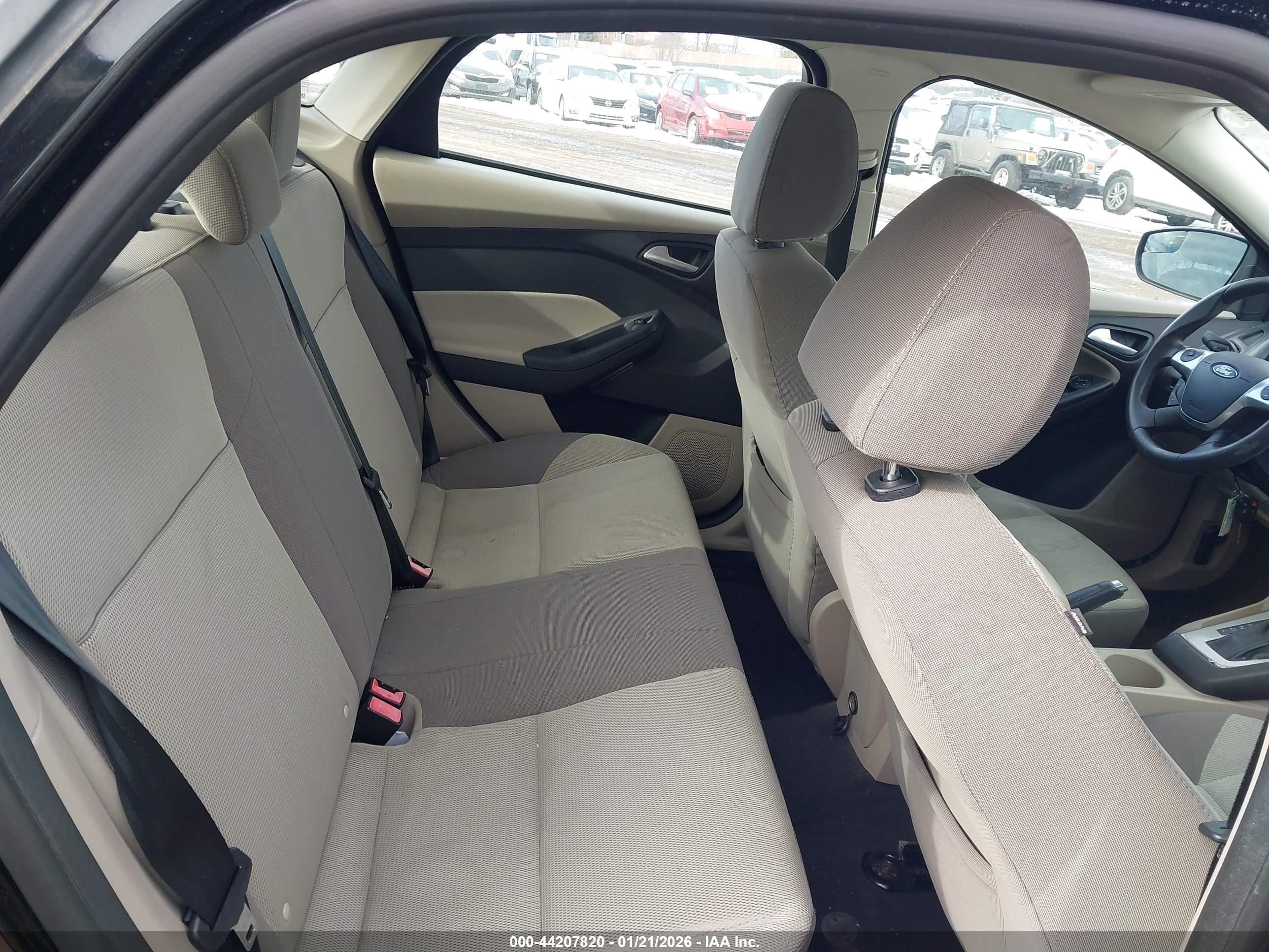 FORD FOCUS image 8