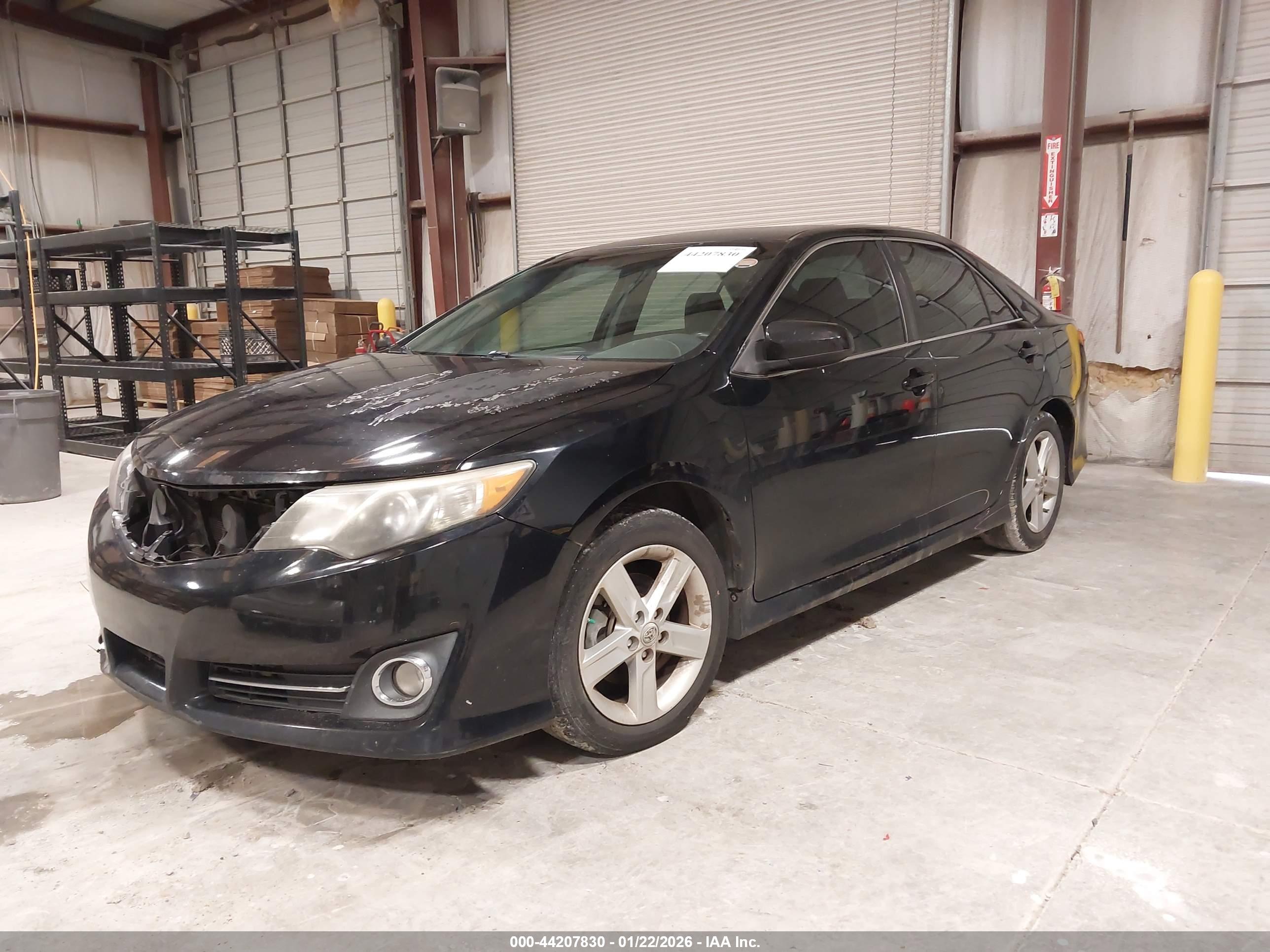 TOYOTA CAMRY image 2
