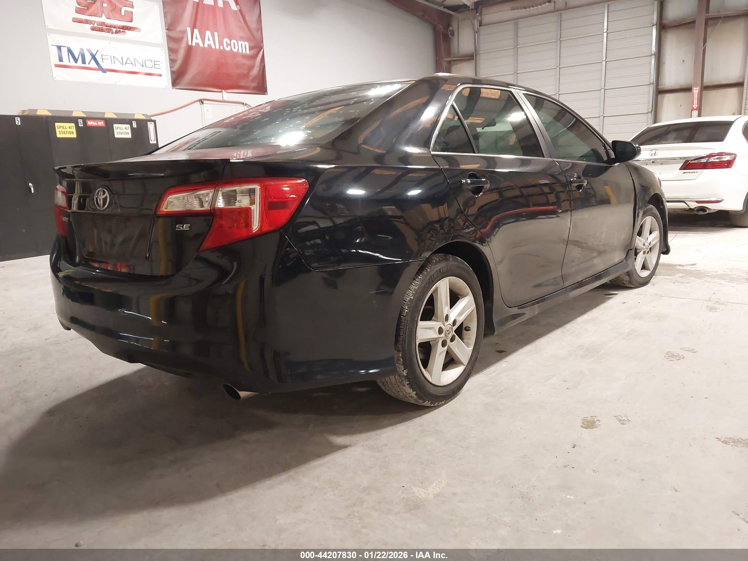 TOYOTA CAMRY image 4