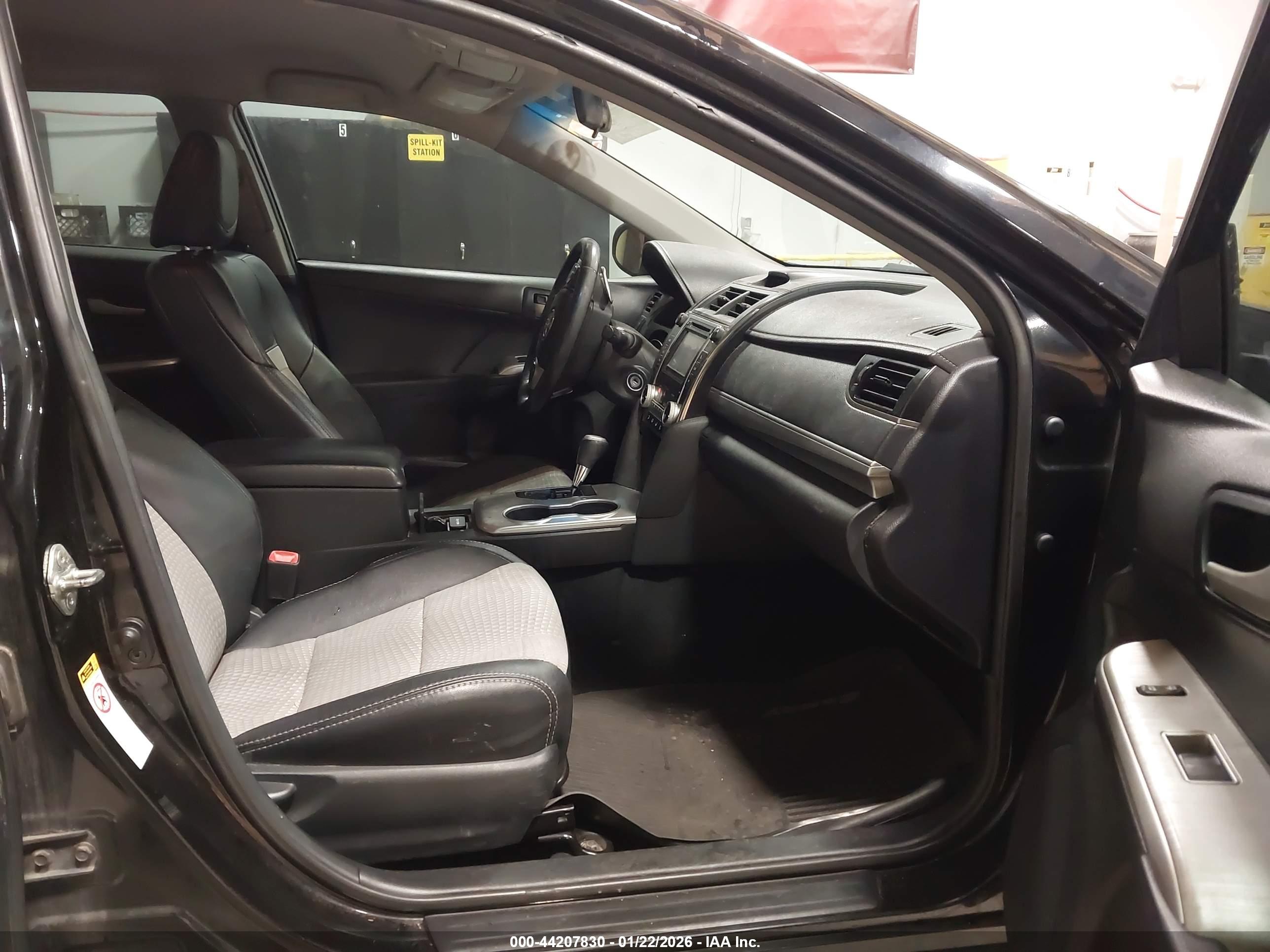 TOYOTA CAMRY image 5