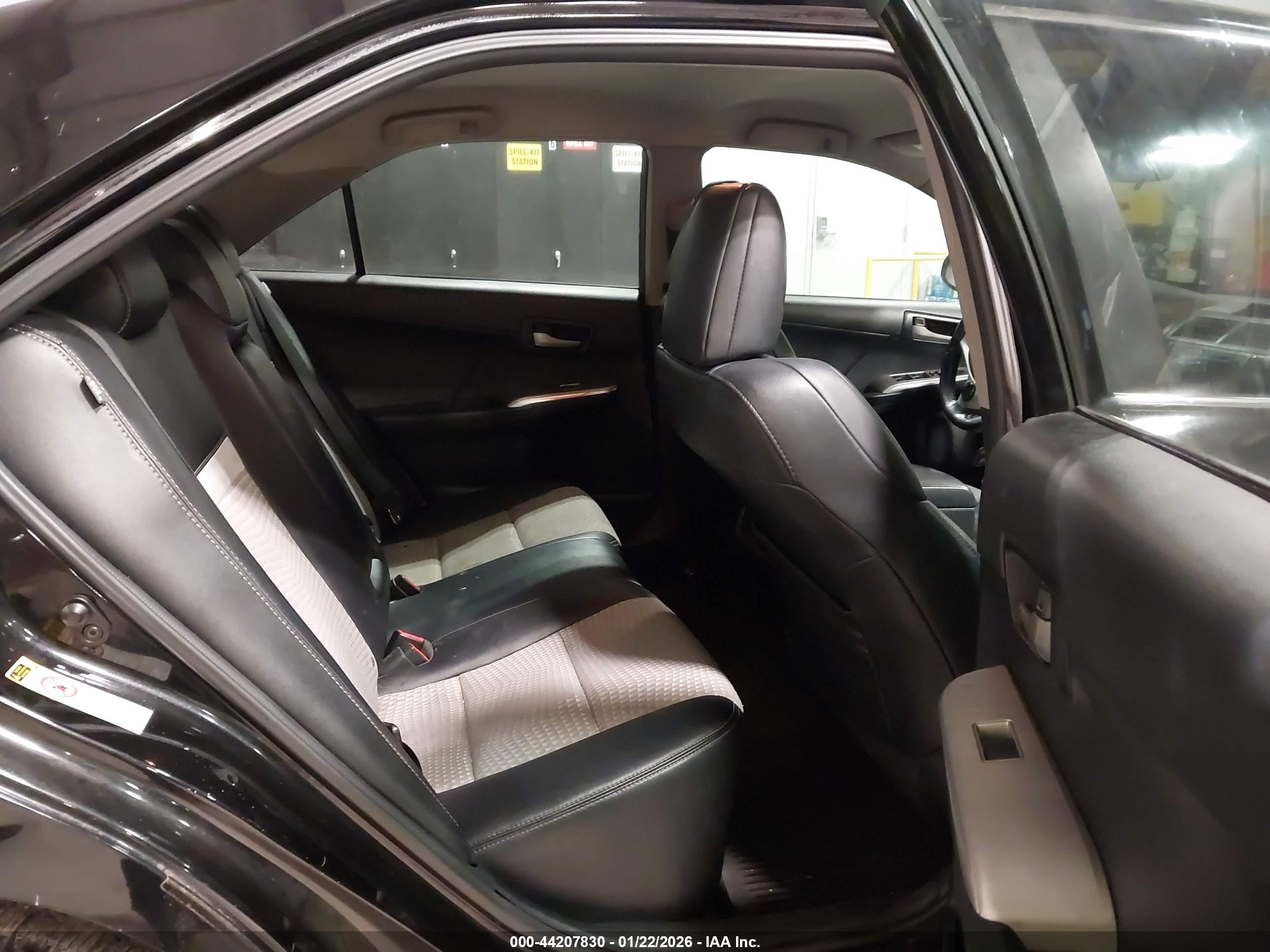 TOYOTA CAMRY image 8