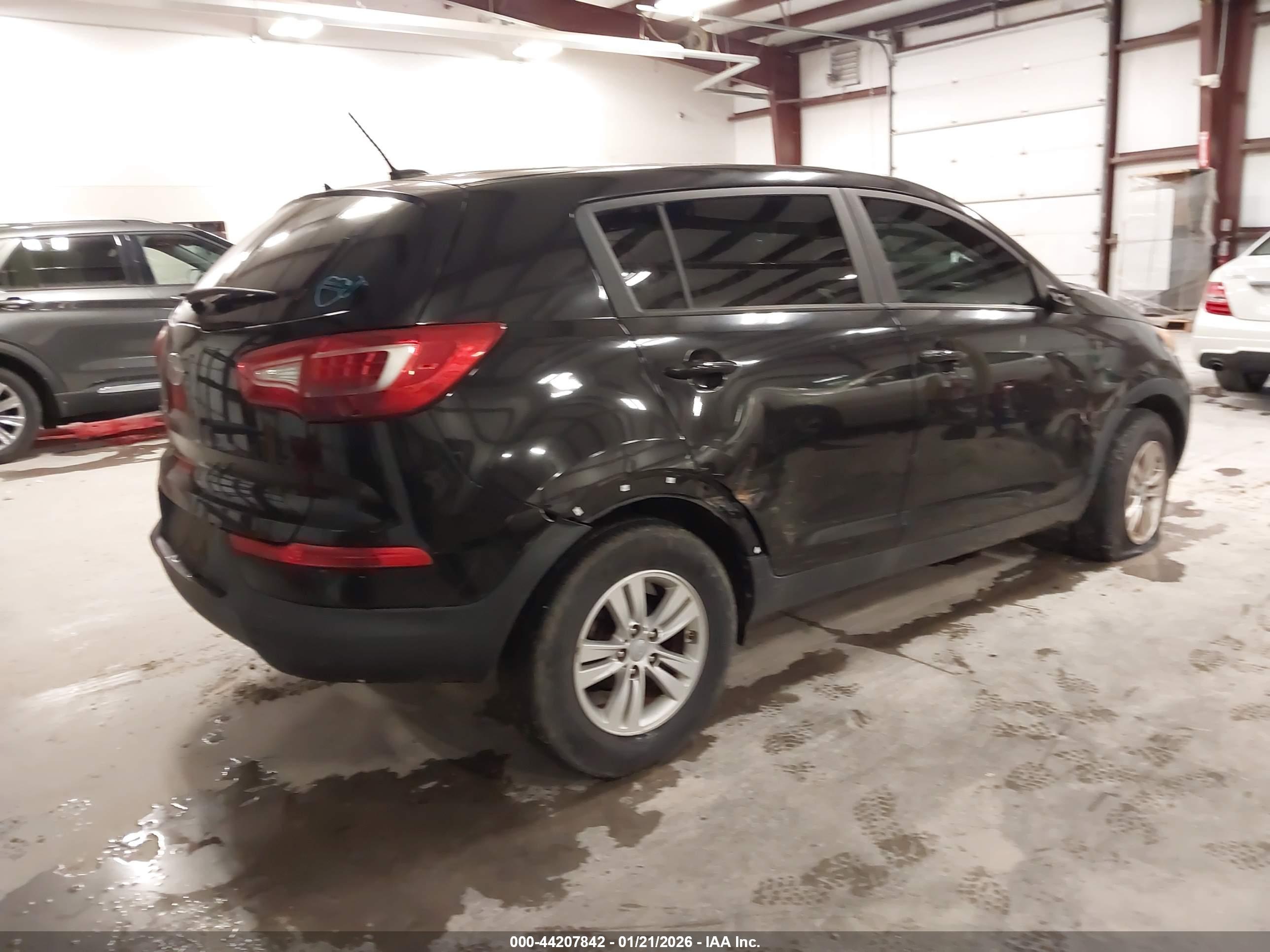 KIA SPORTAGE image 4