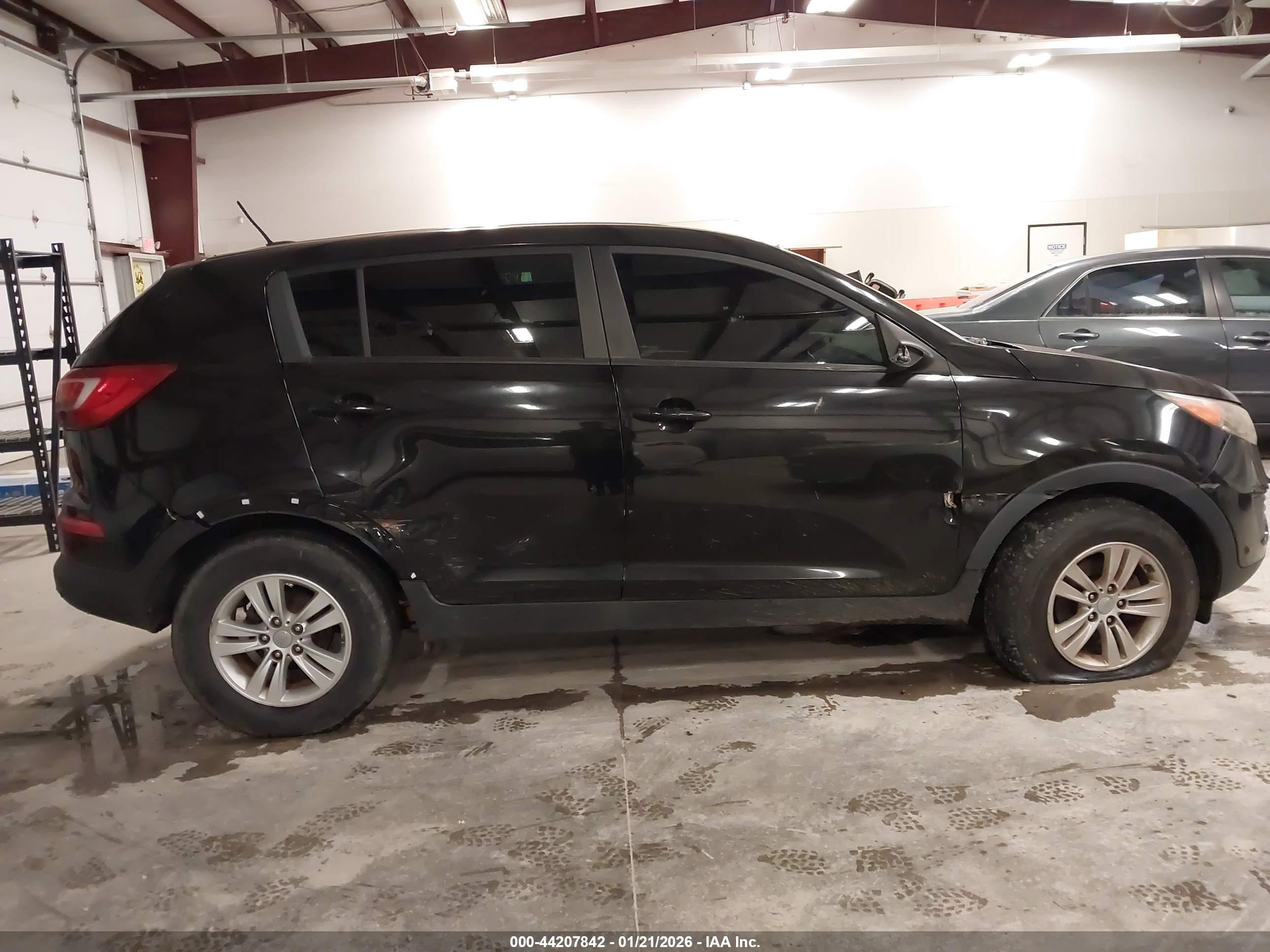 KIA SPORTAGE image 6