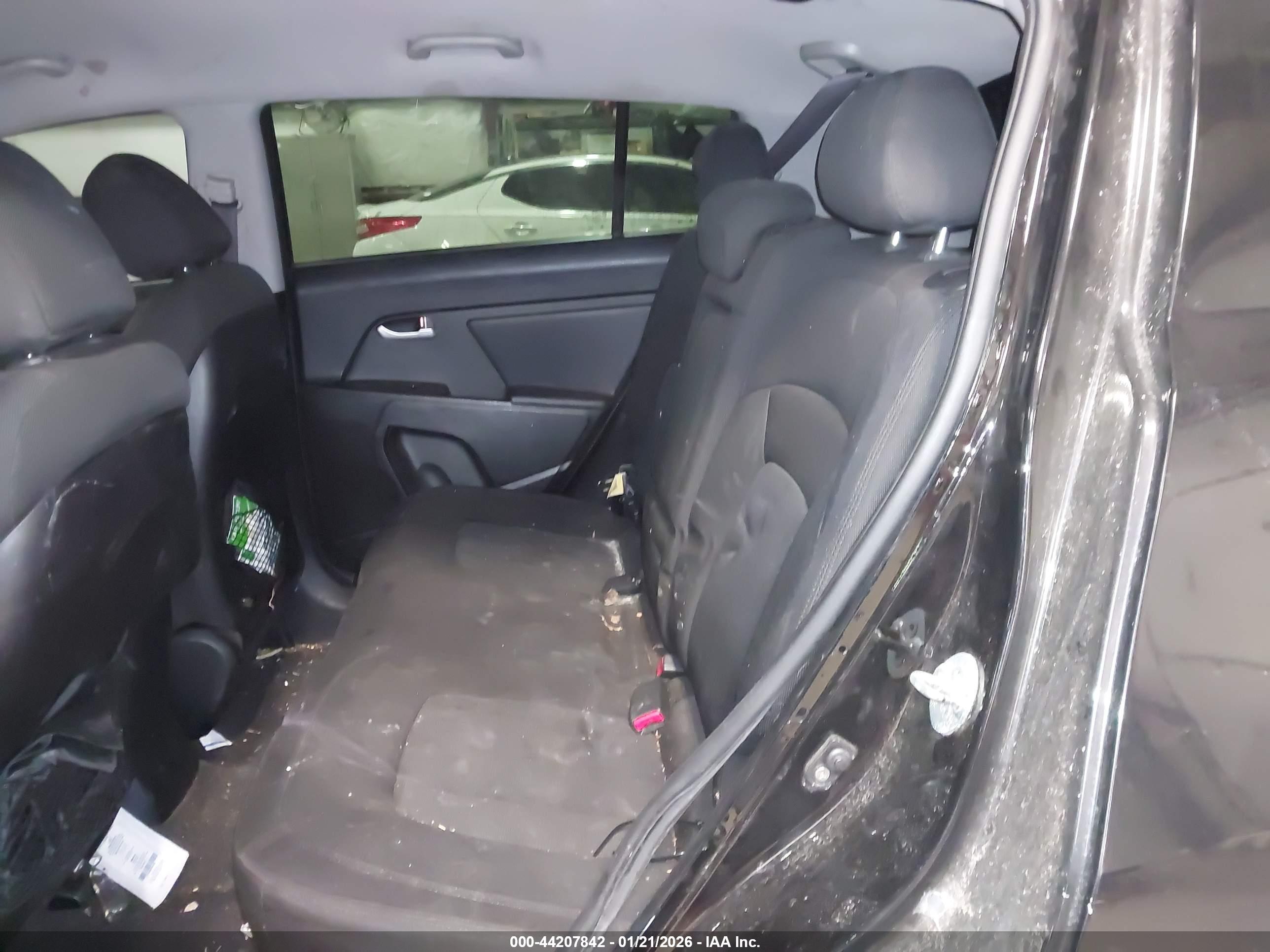 KIA SPORTAGE image 8