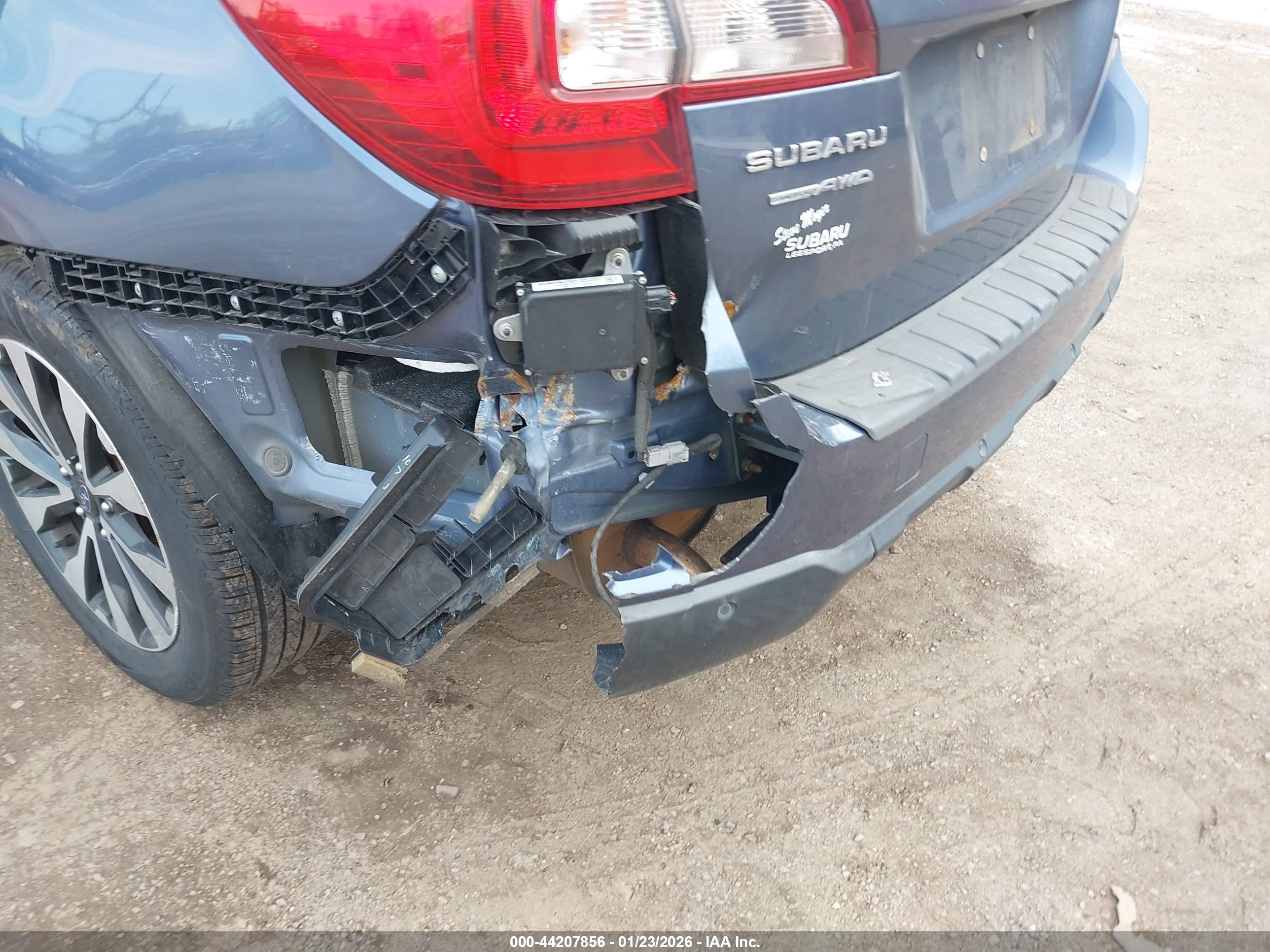 SUBARU OUTBACK image 6