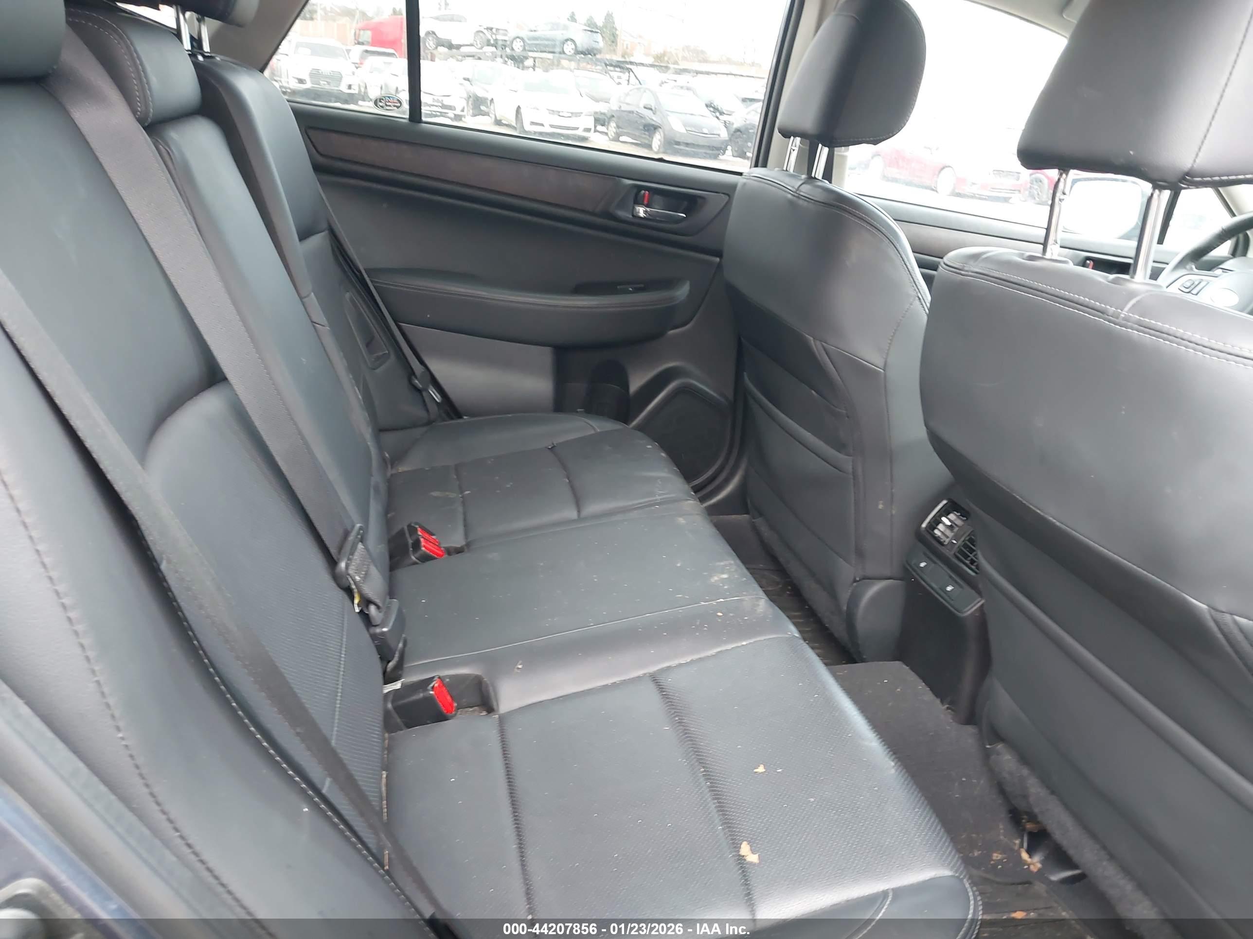 SUBARU OUTBACK image 8