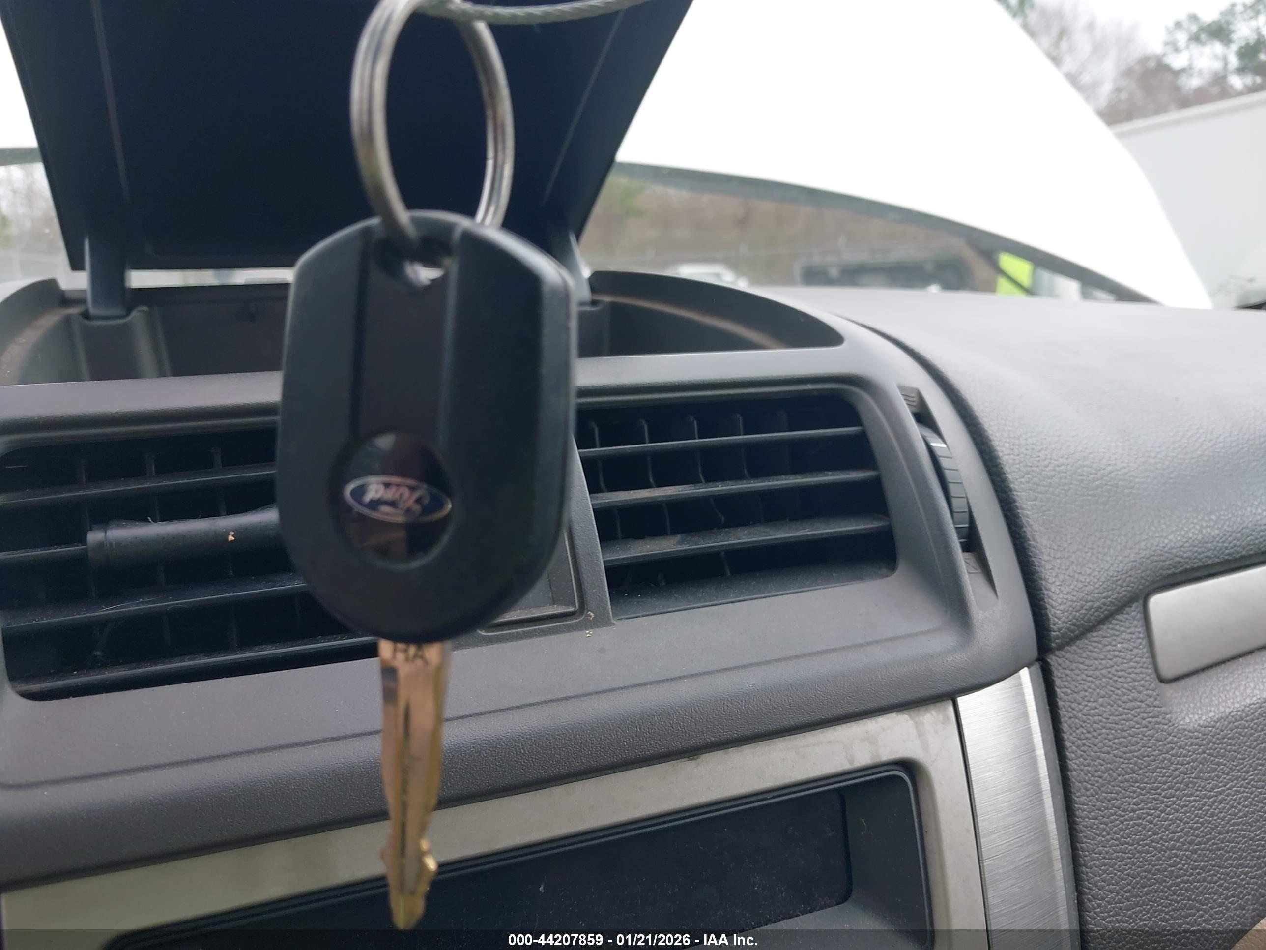 FORD FUSION image 11