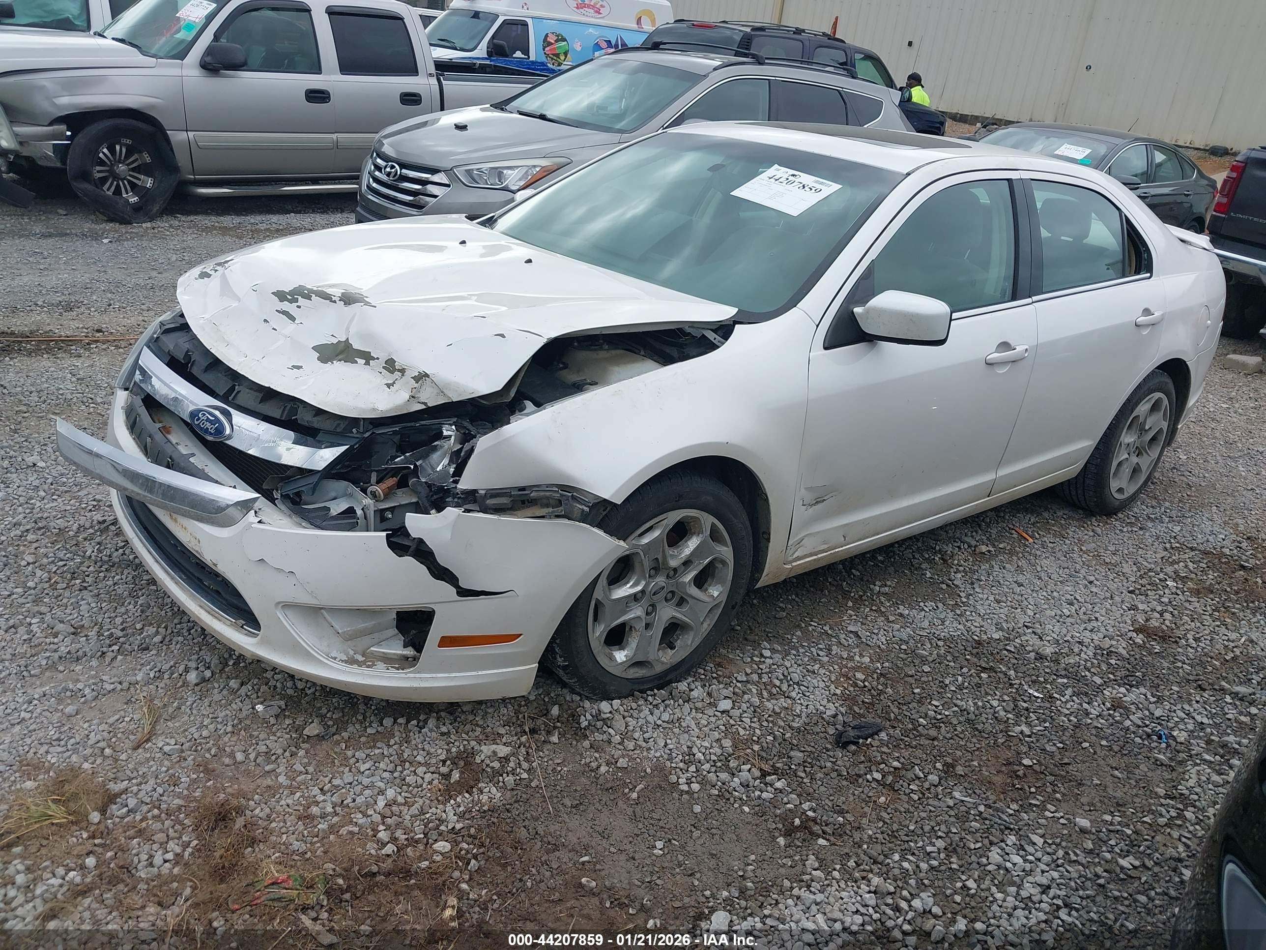 FORD FUSION image 2
