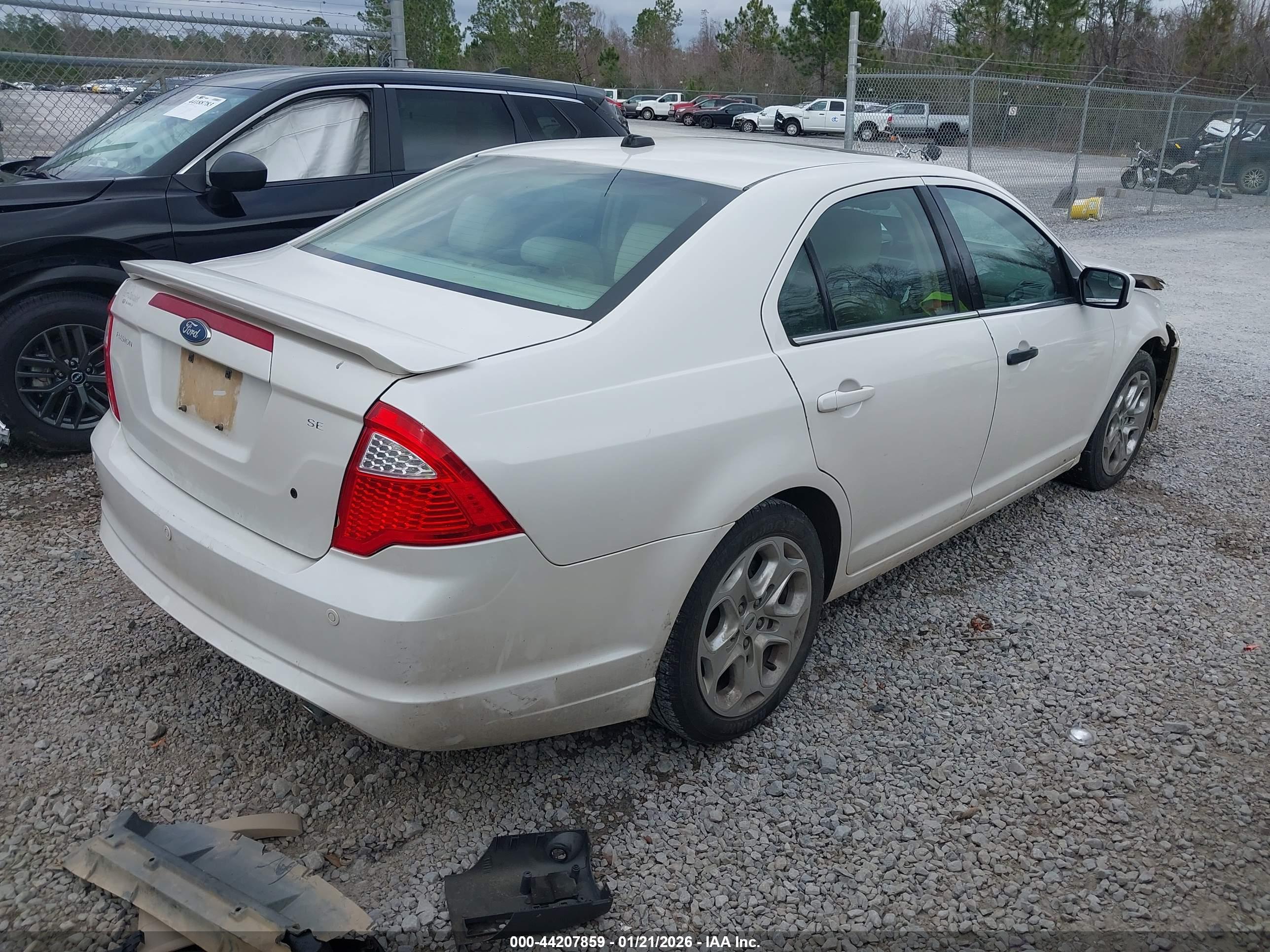 FORD FUSION image 4