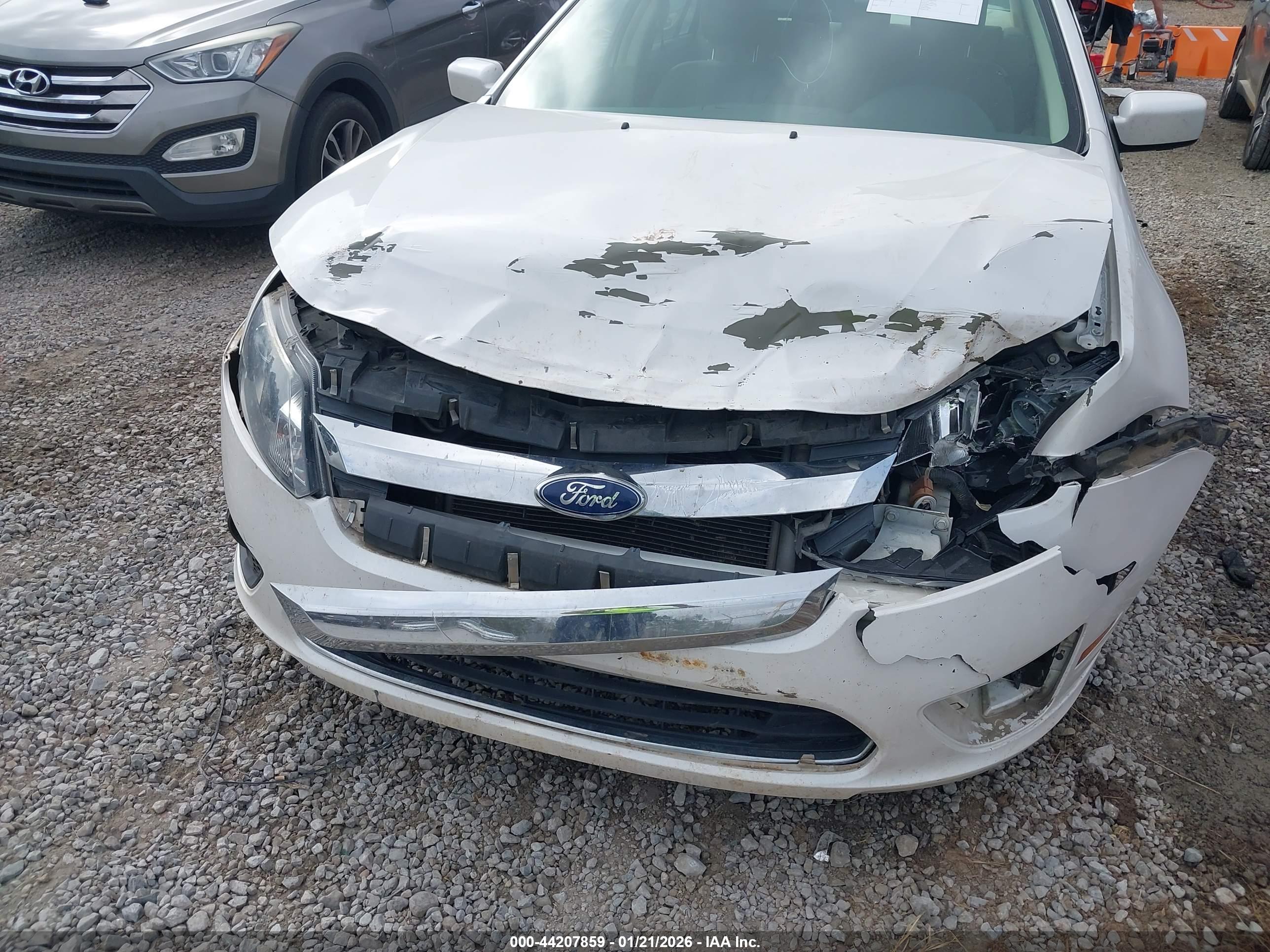 FORD FUSION image 6
