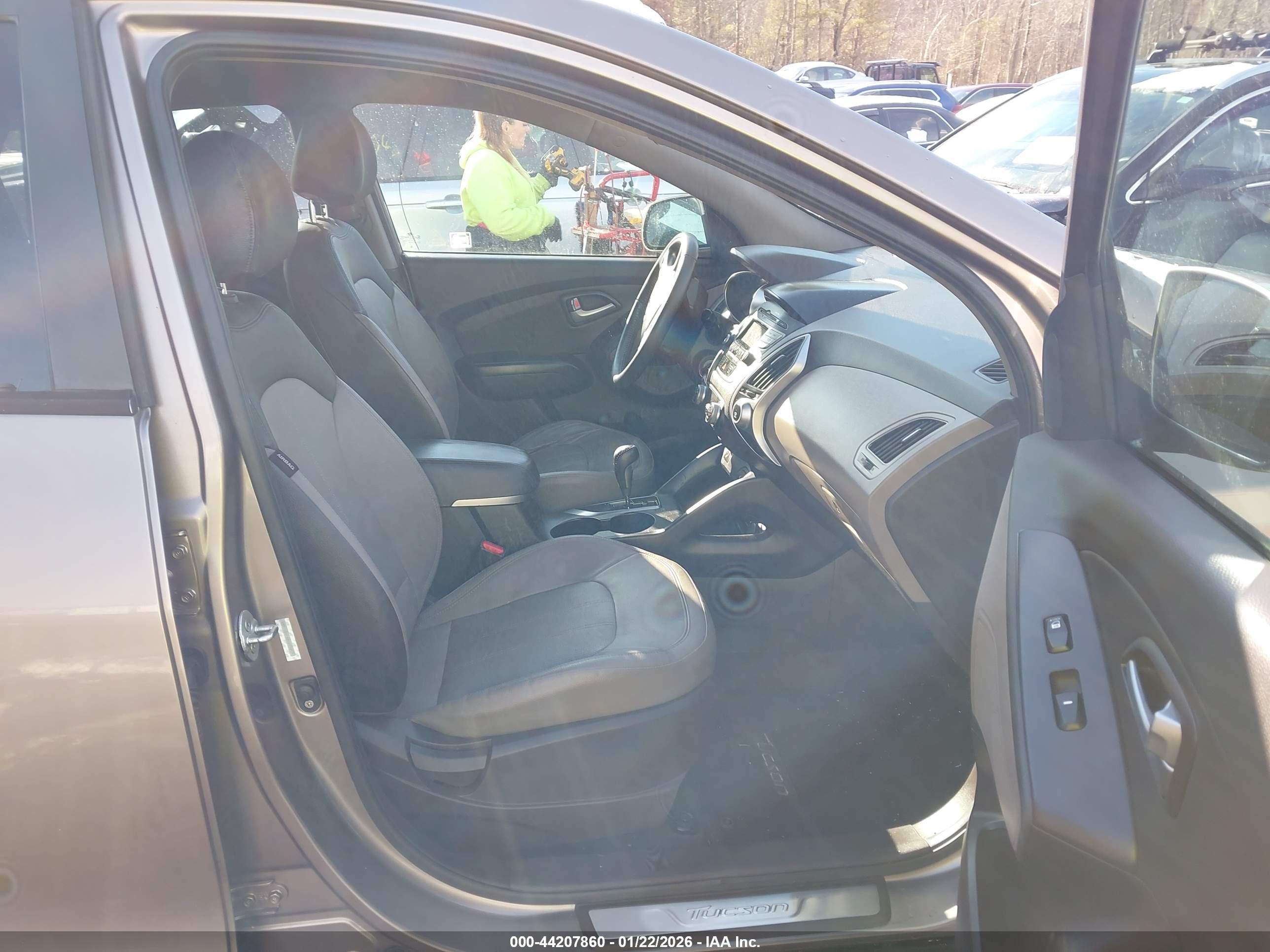HYUNDAI TUCSON image 5