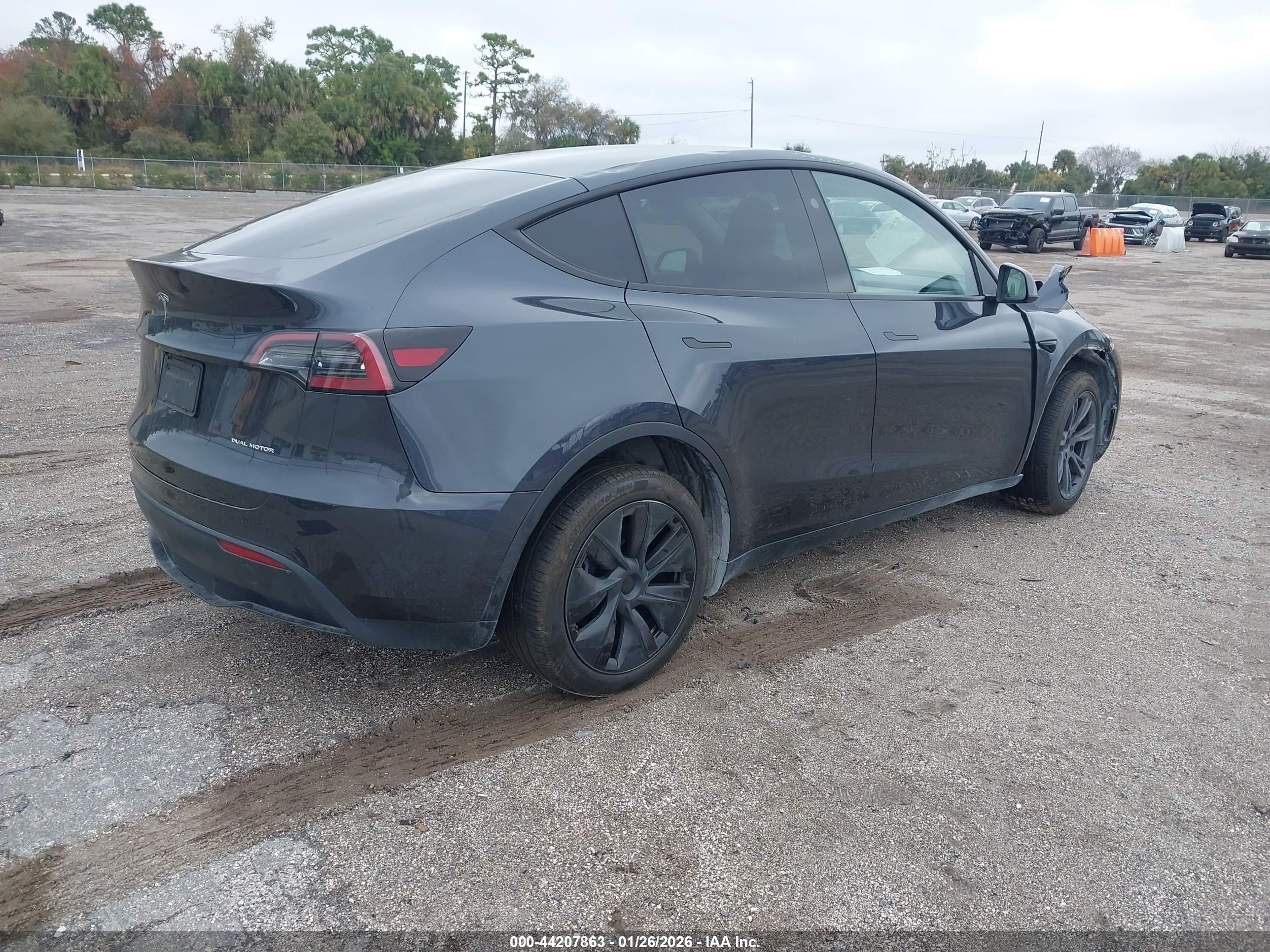 TESLA MODEL image 4