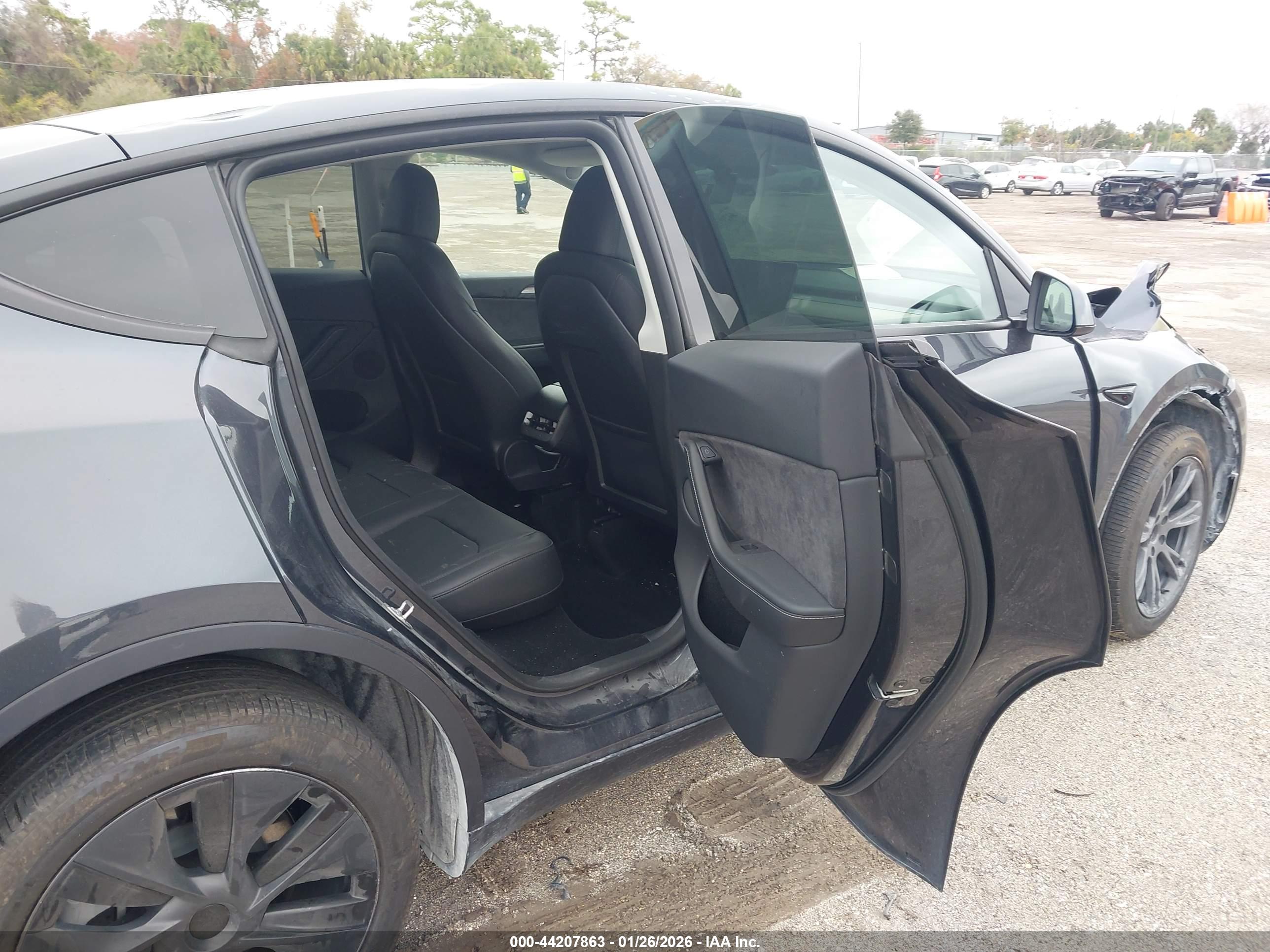 TESLA MODEL image 8