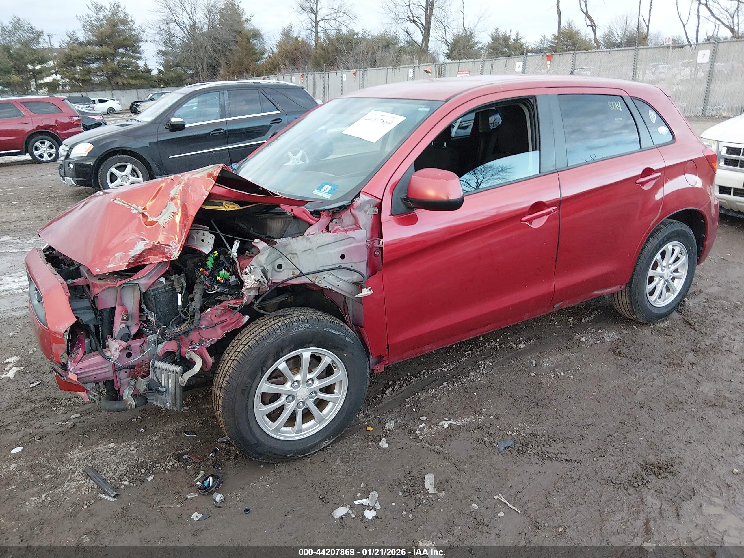 MITSUBISHI OUTLANDER image 2