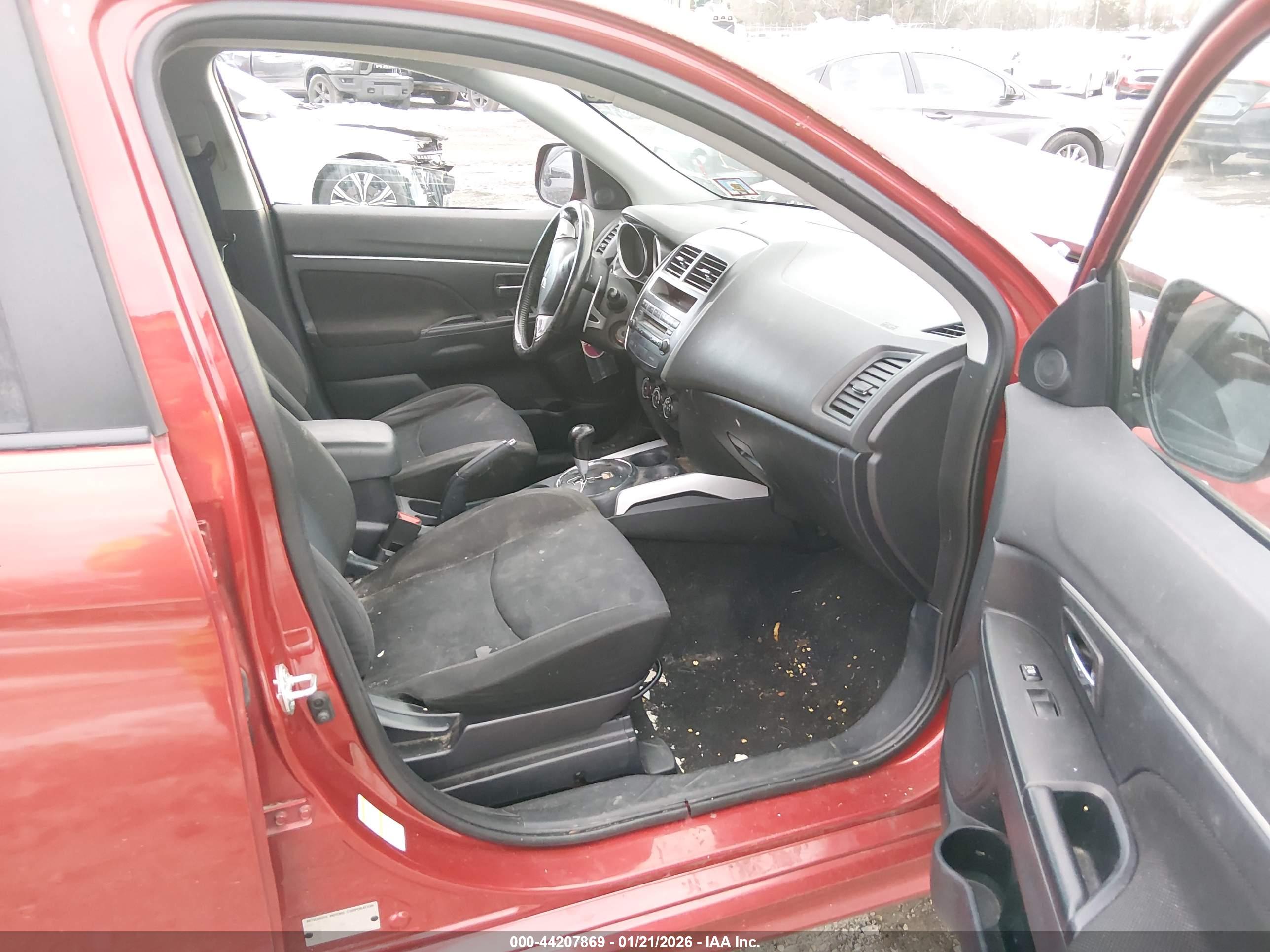 MITSUBISHI OUTLANDER image 5