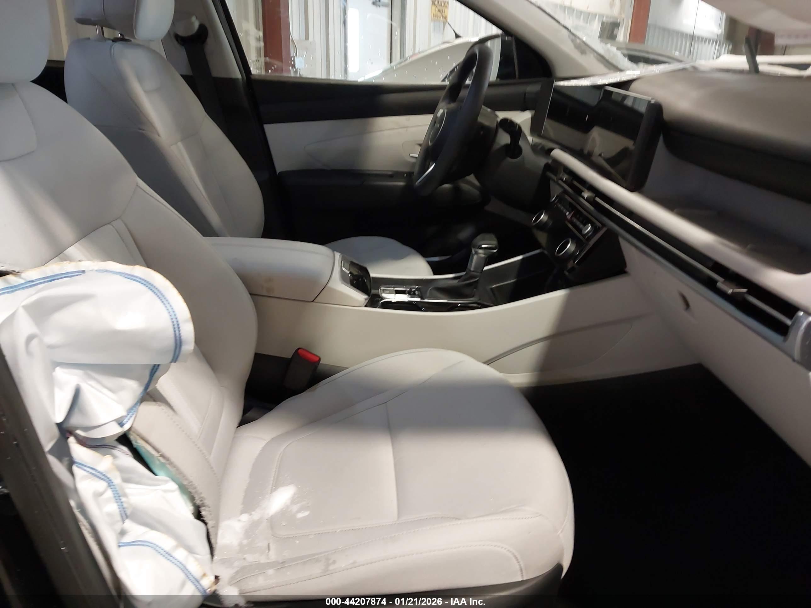 HYUNDAI TUCSON image 5