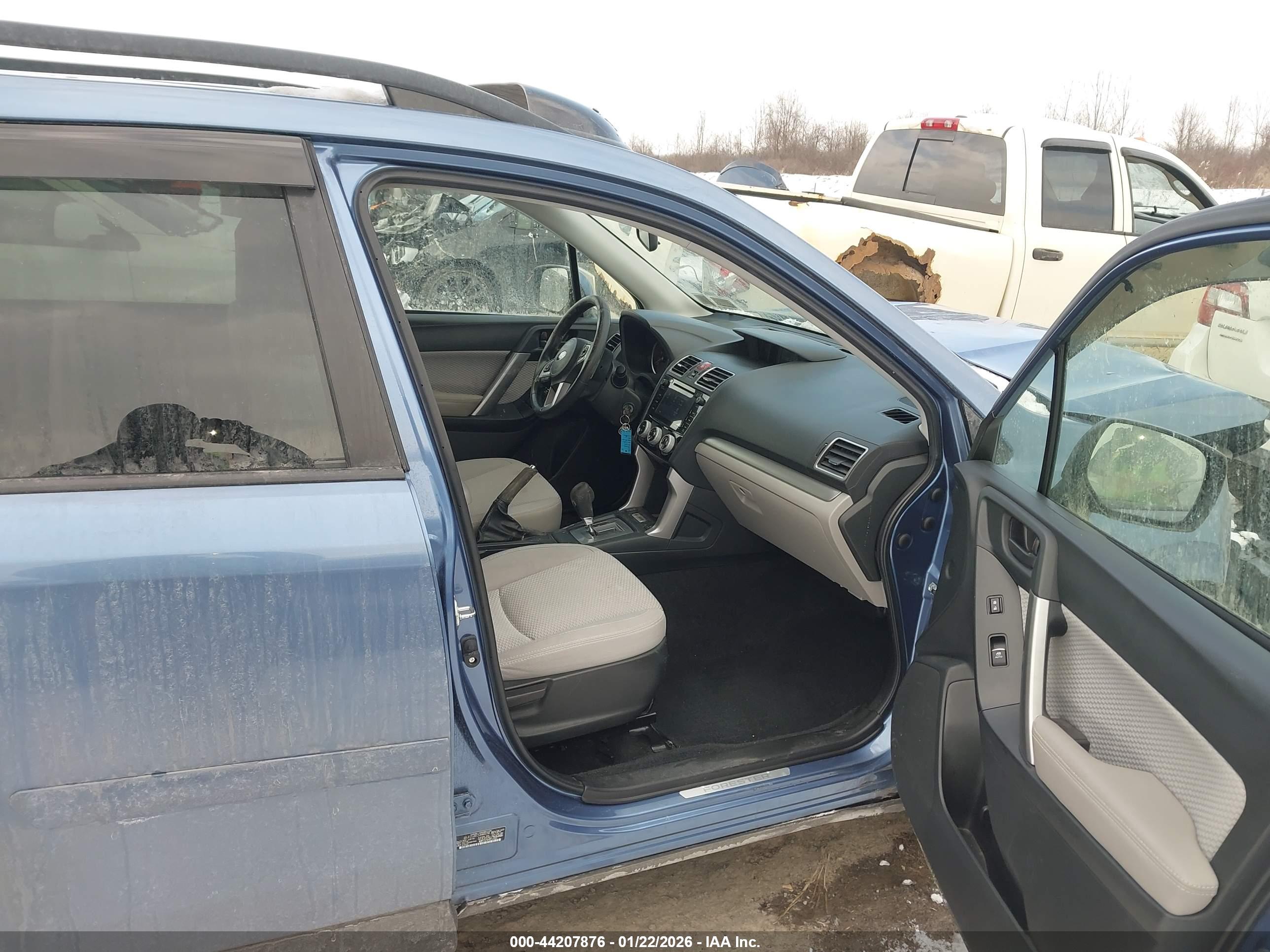 SUBARU FORESTER image 5