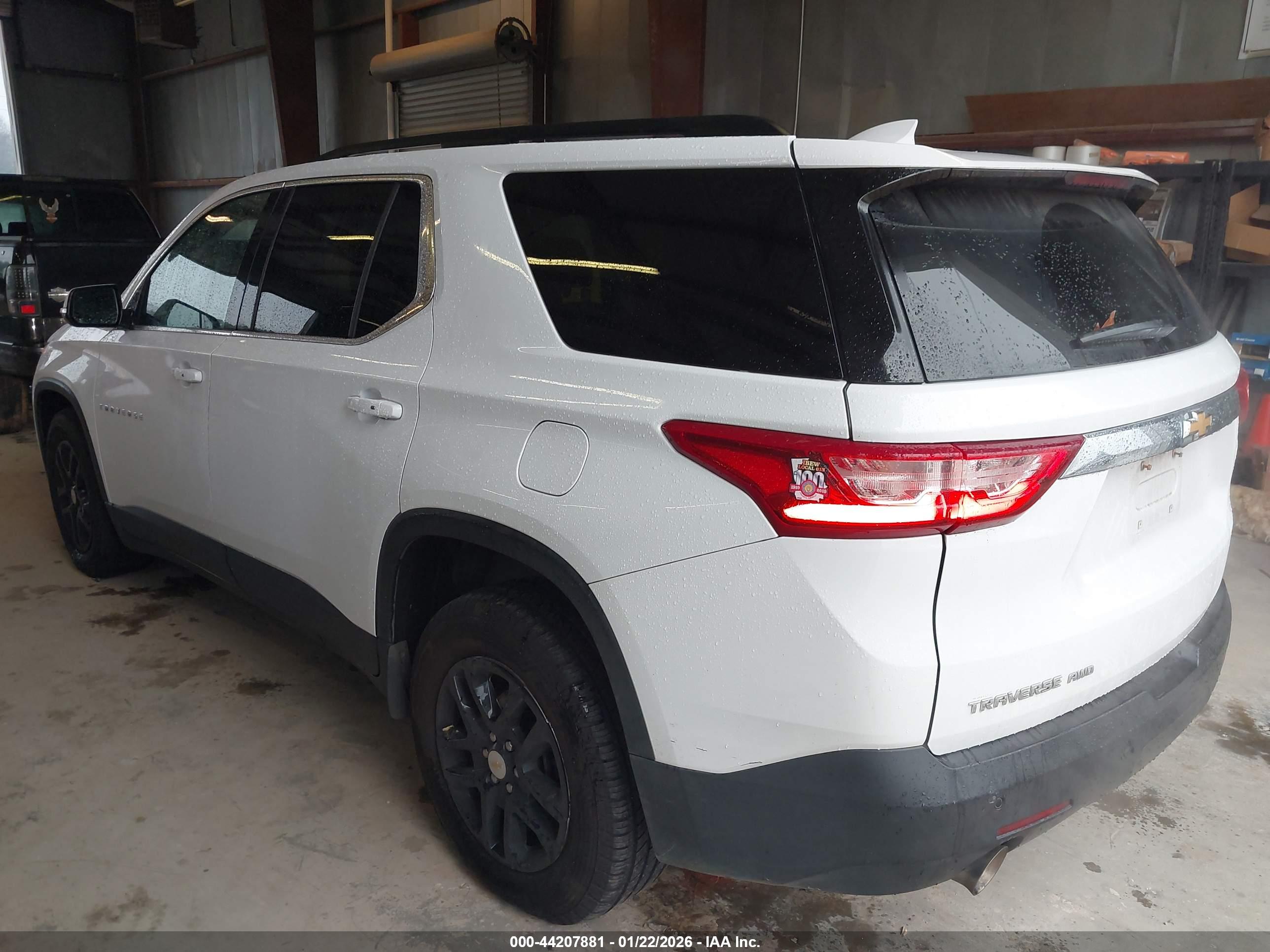 CHEVROLET TRAVERSE image 3