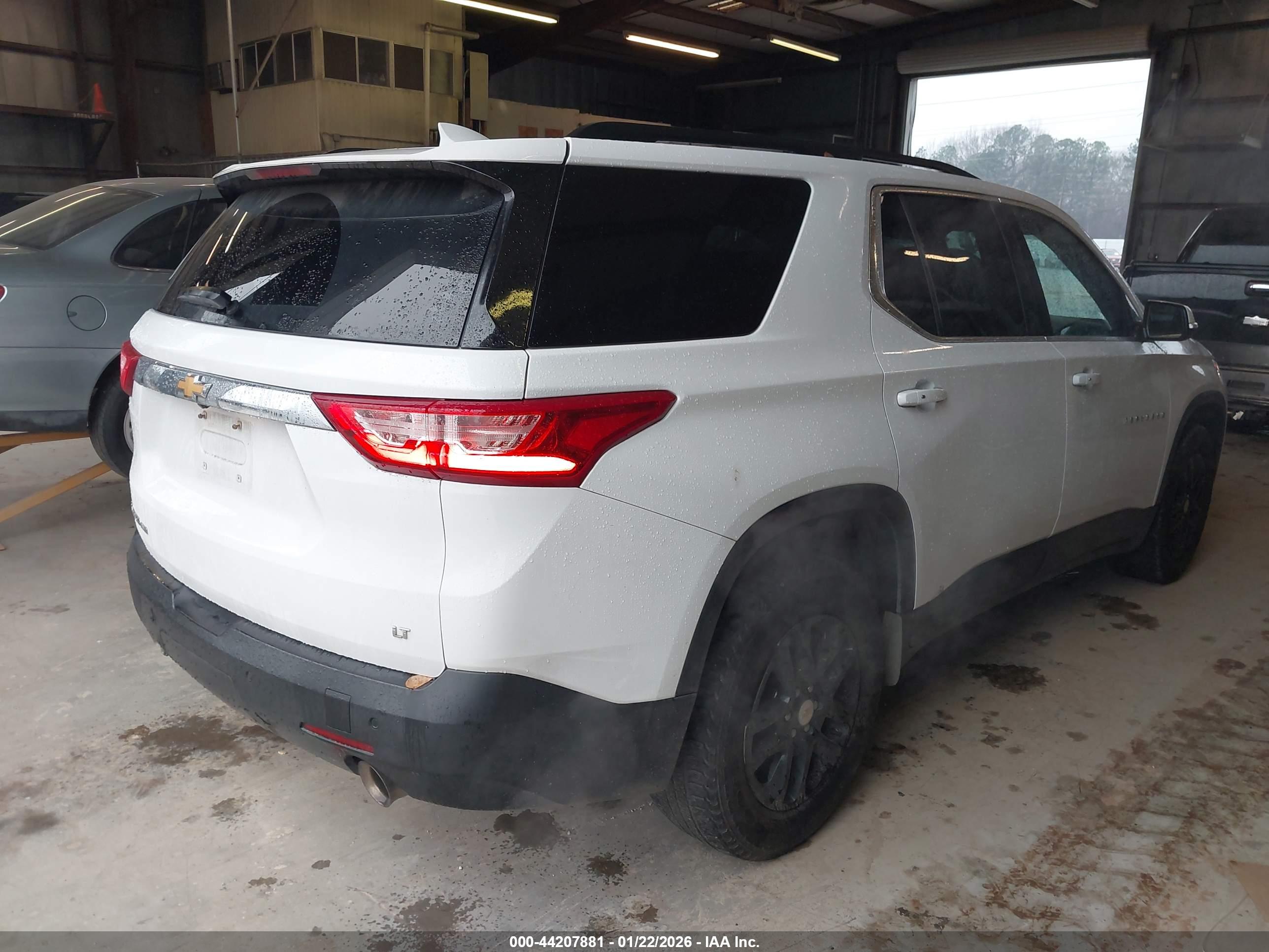 CHEVROLET TRAVERSE image 4