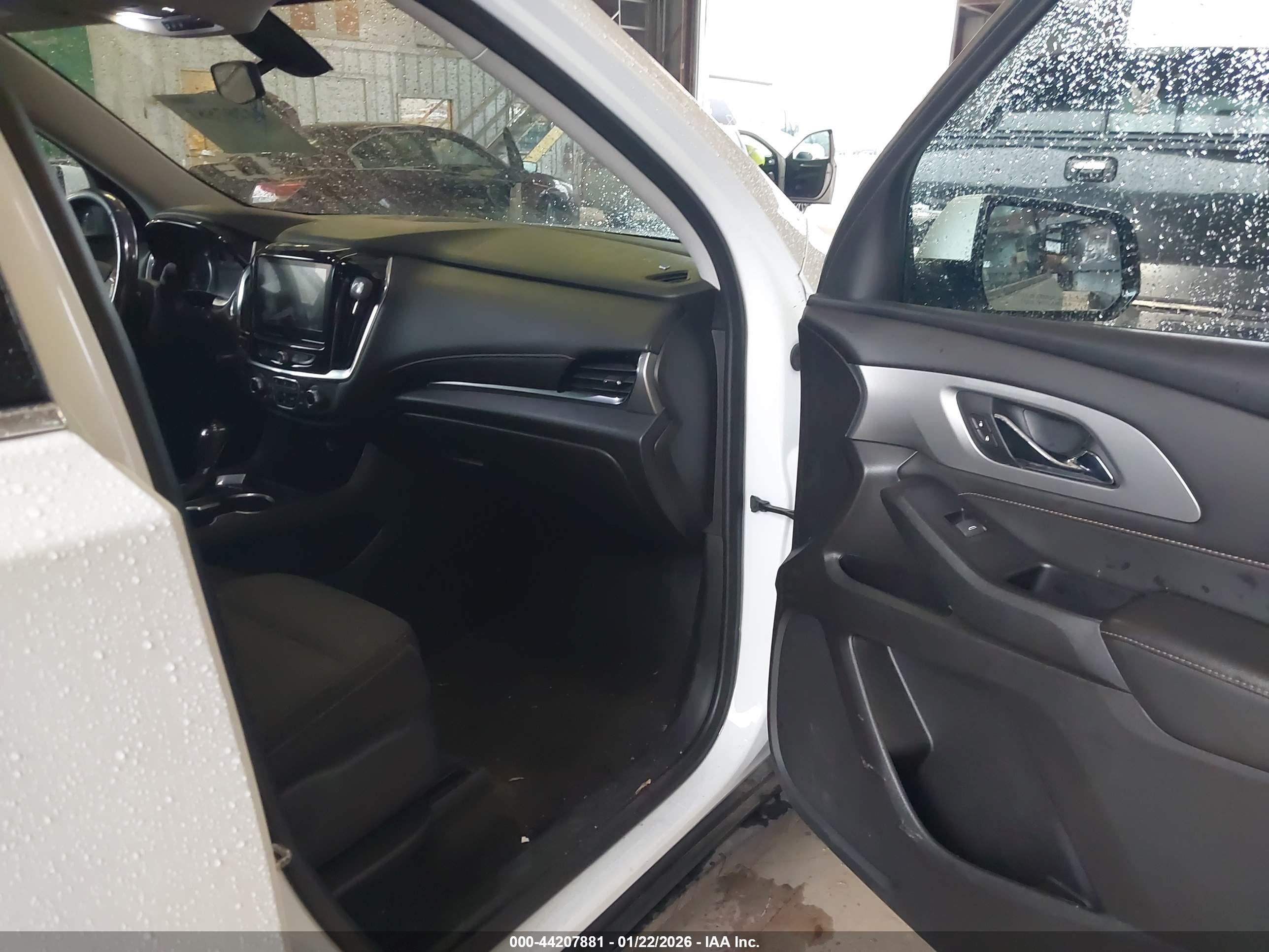 CHEVROLET TRAVERSE image 5