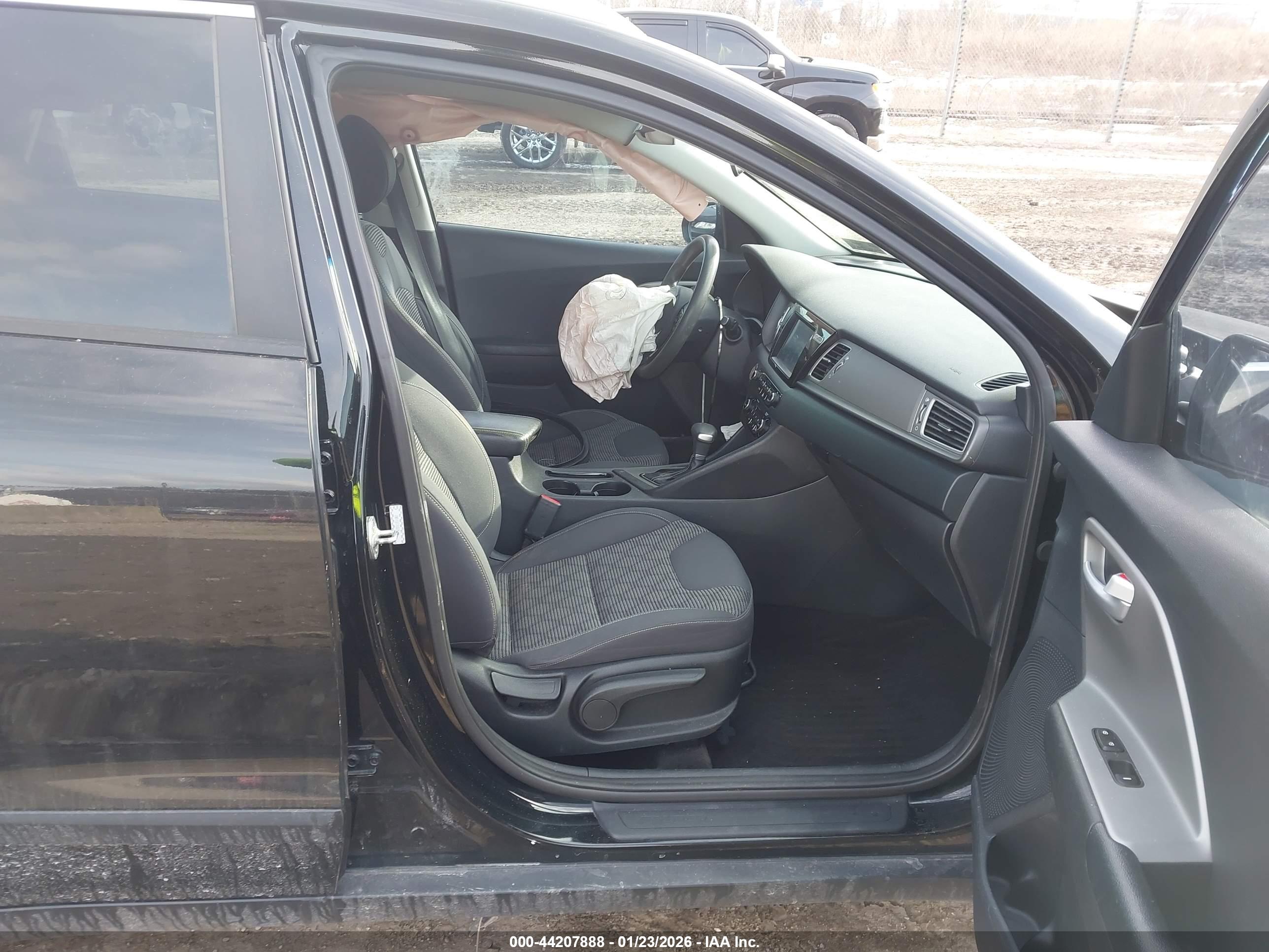 KIA NIRO image 5
