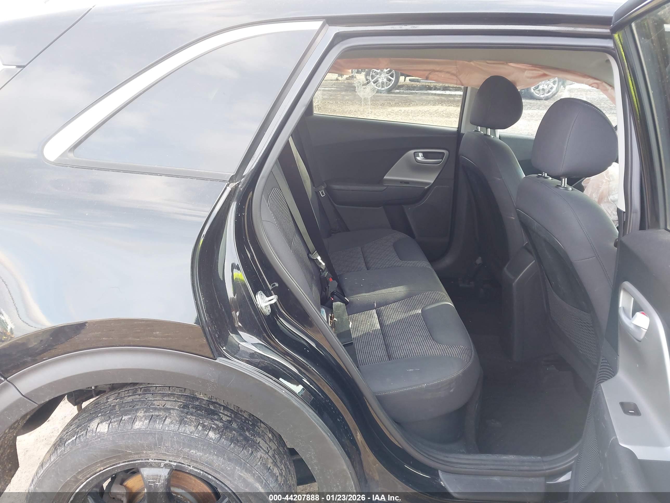 KIA NIRO image 8