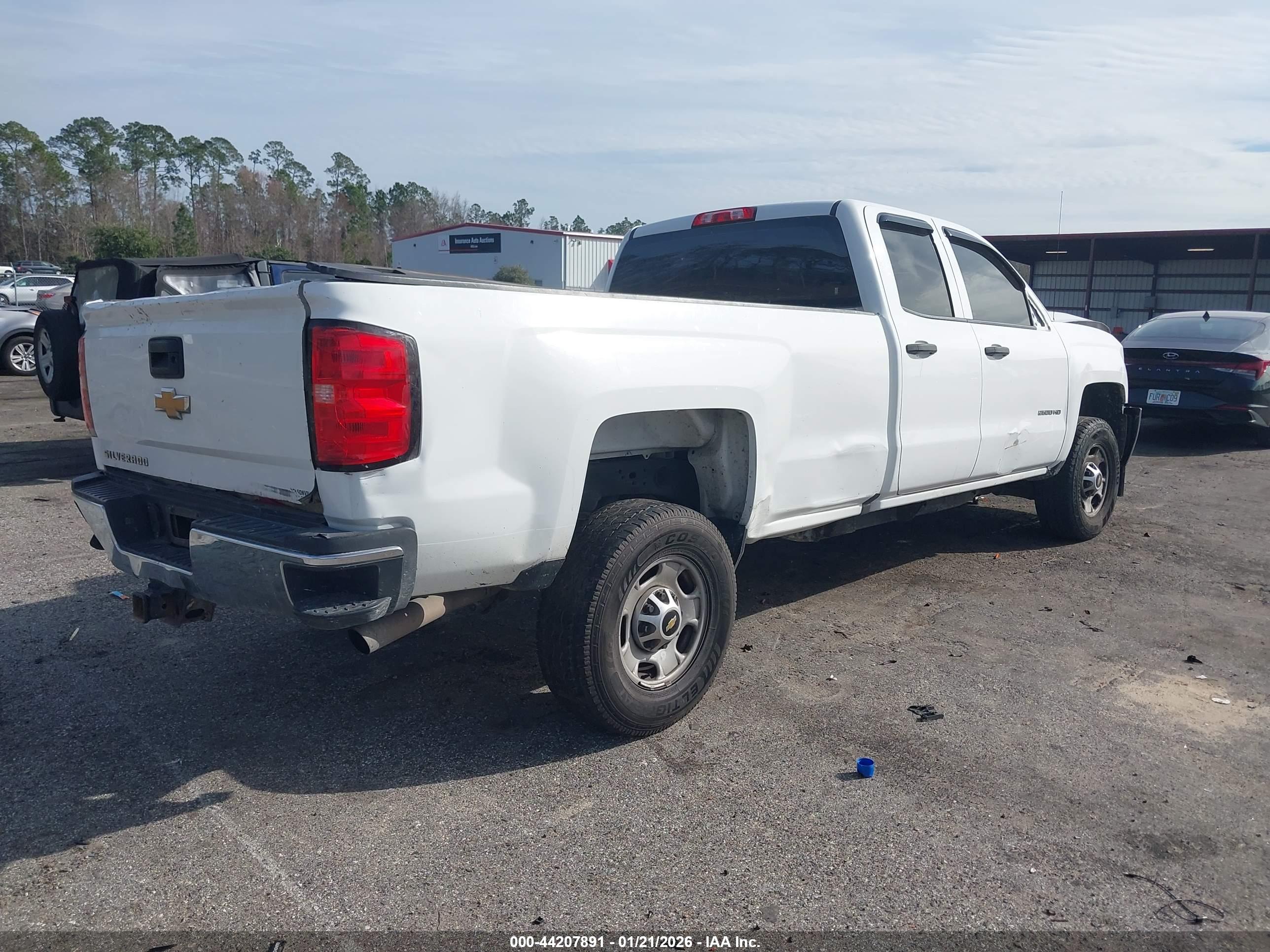 CHEVROLET SILVERADO image 4