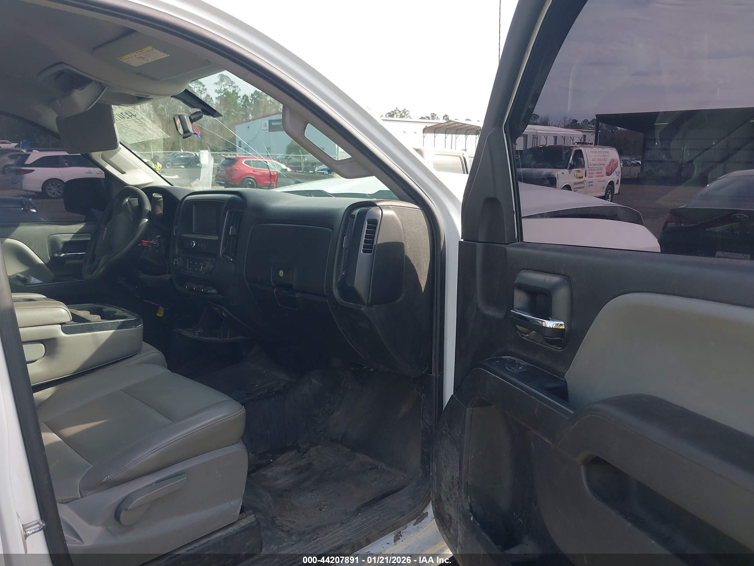 CHEVROLET SILVERADO image 5