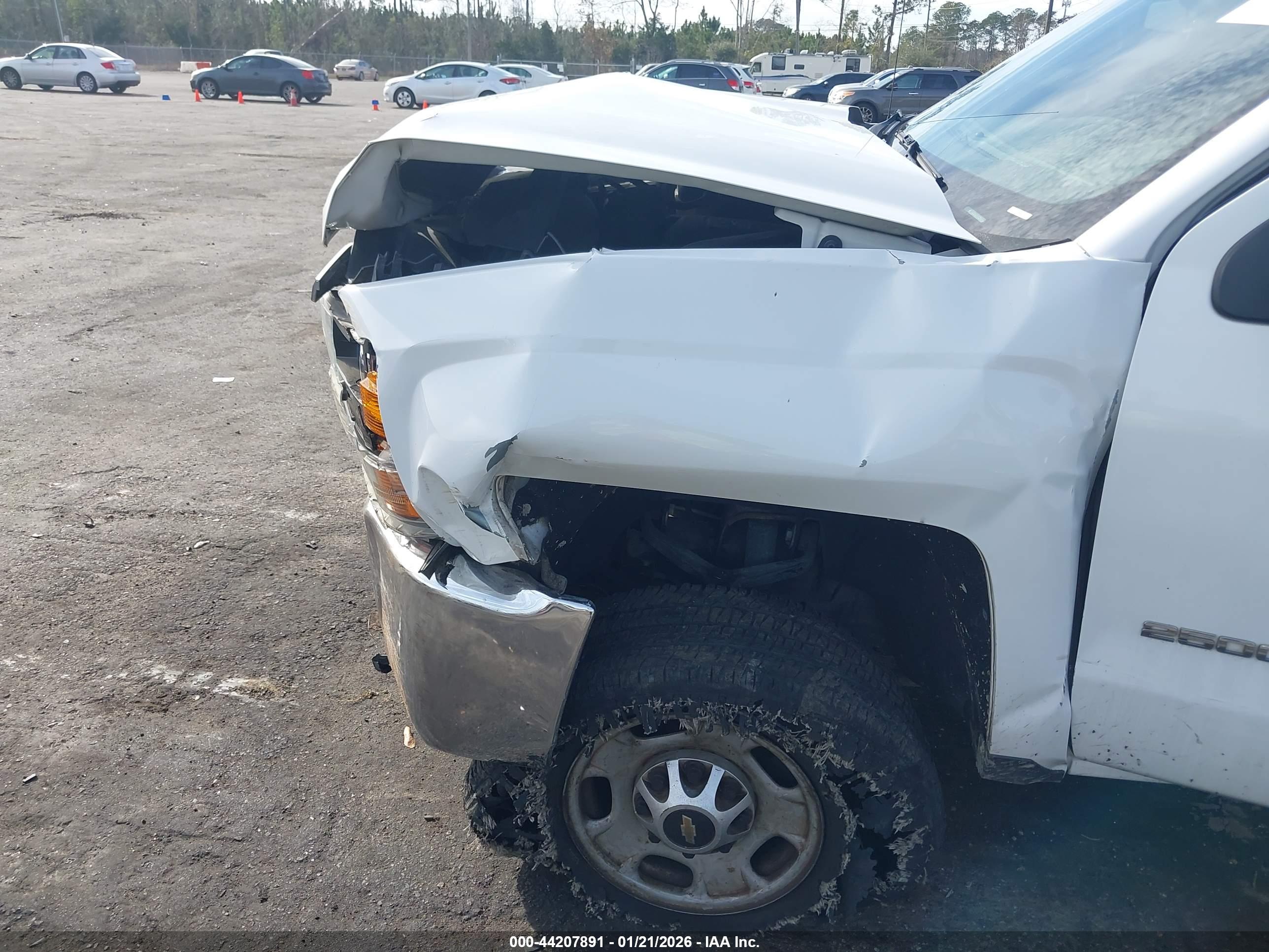 CHEVROLET SILVERADO image 6