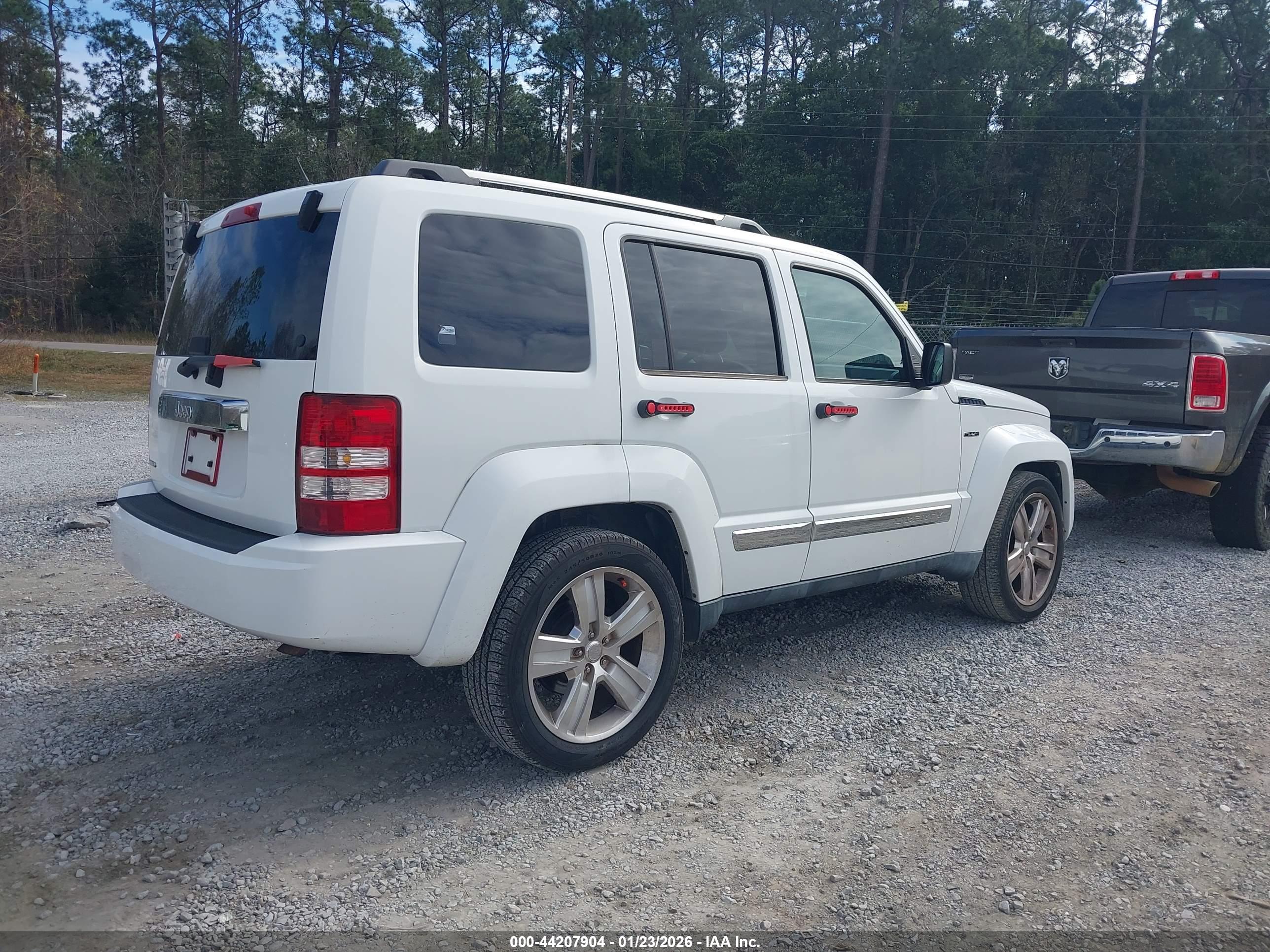JEEP LIBERTY image 4
