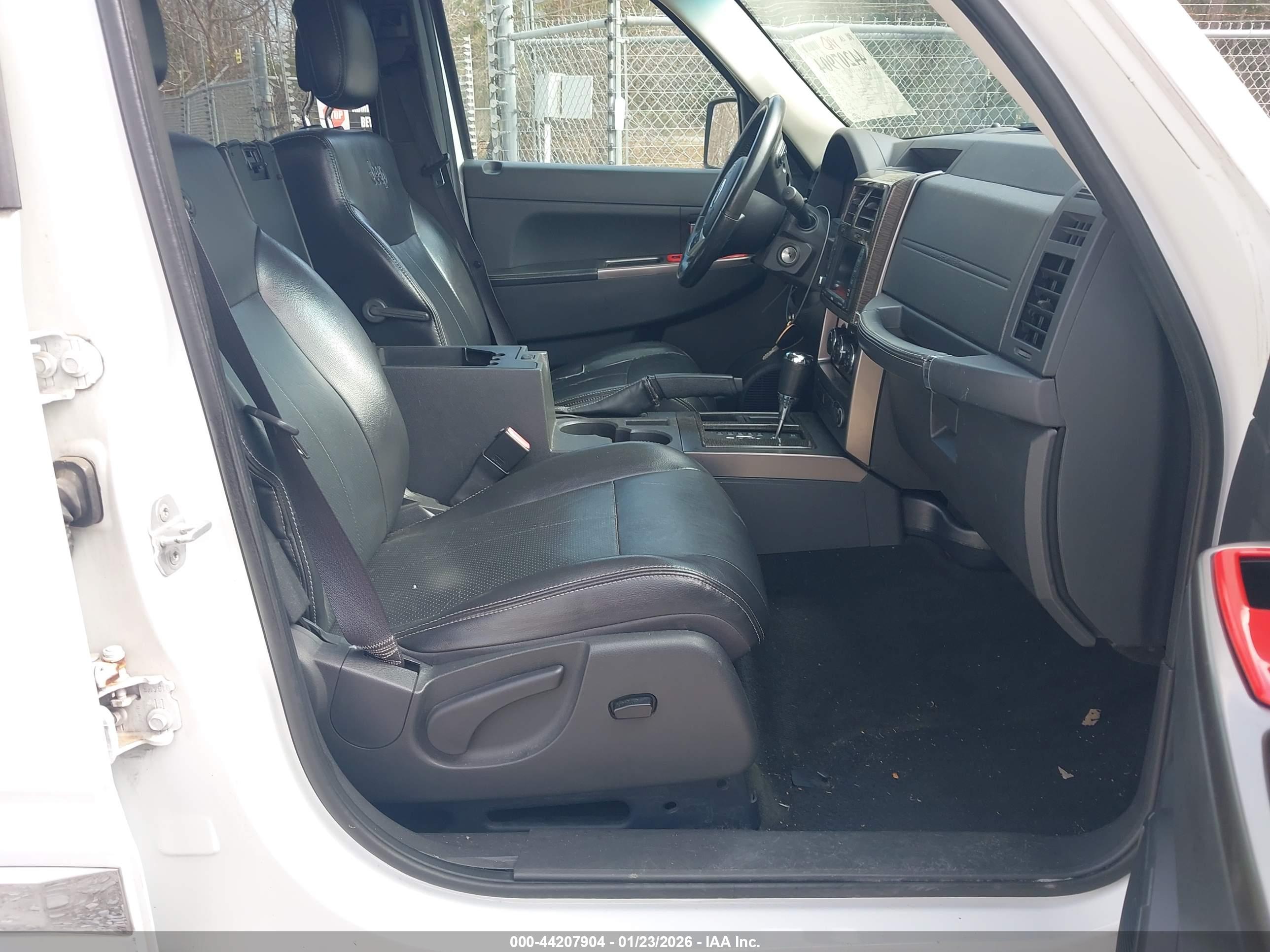 JEEP LIBERTY image 5